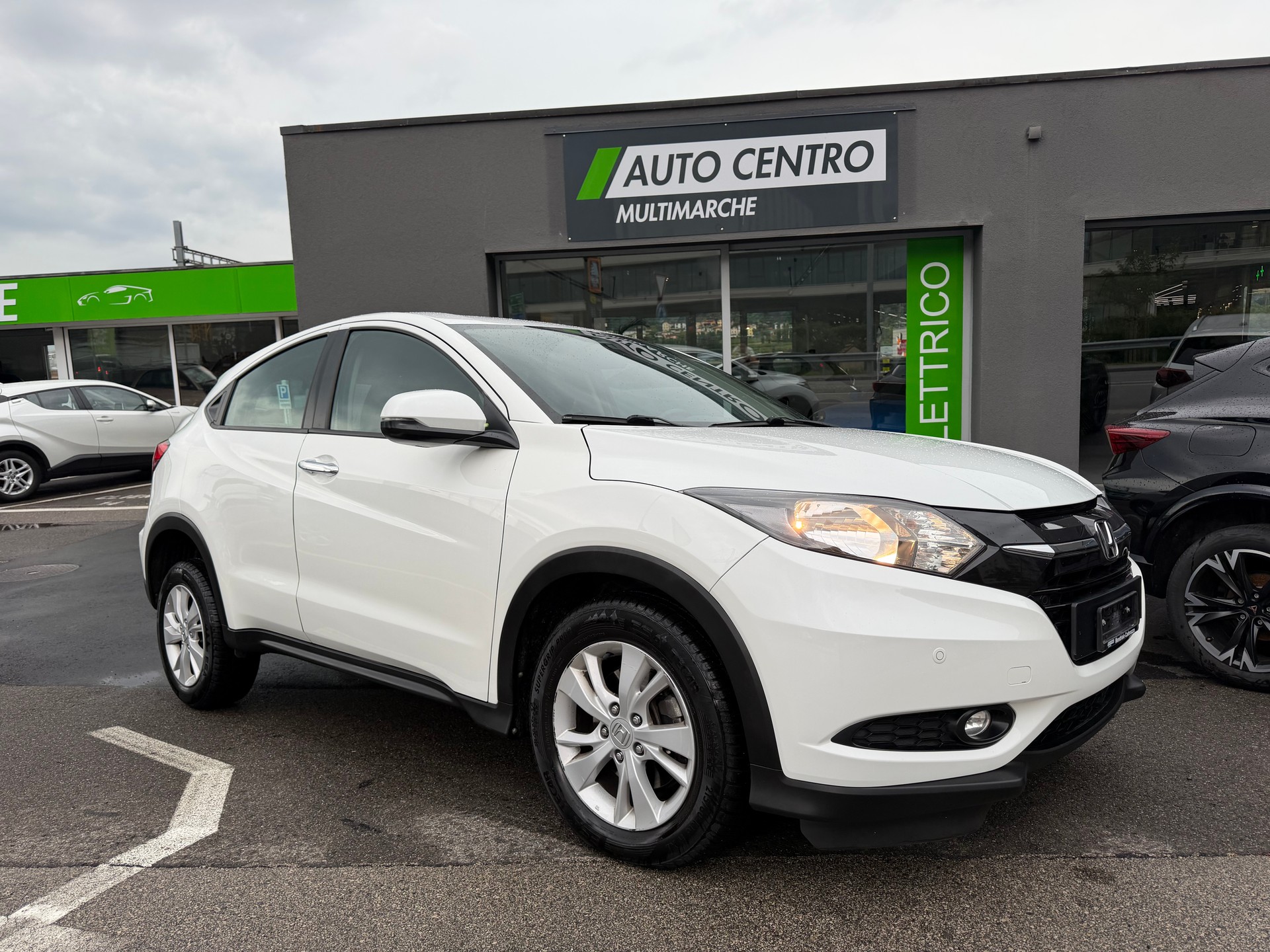 HONDA HR-V 1.6i-DTEC Elegance-image-0