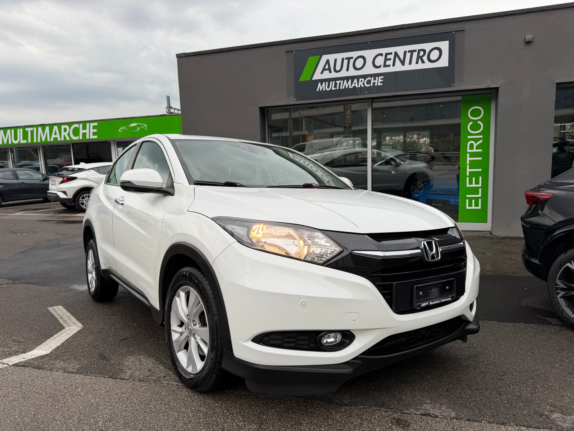 HONDA HR-V 1.6i-DTEC Elegance-image-1