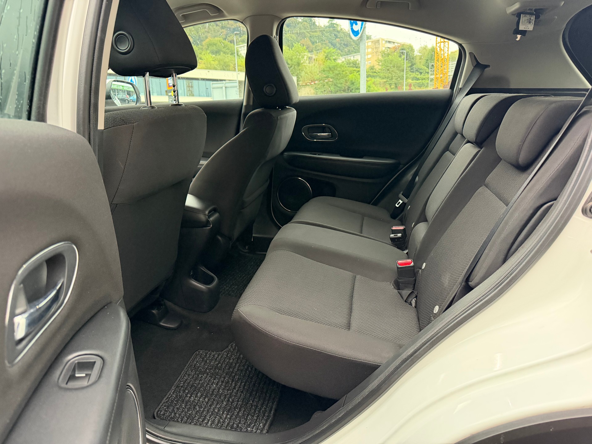 HONDA HR-V 1.6i-DTEC Elegance-image-10