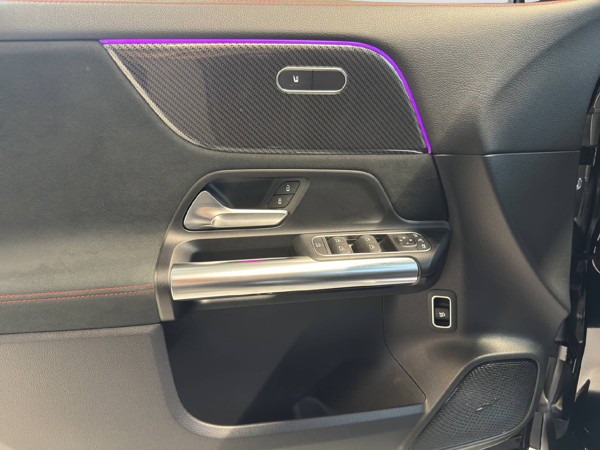 MERCEDES-BENZ GLA 220 d AMG Line 4MATIC-image-13