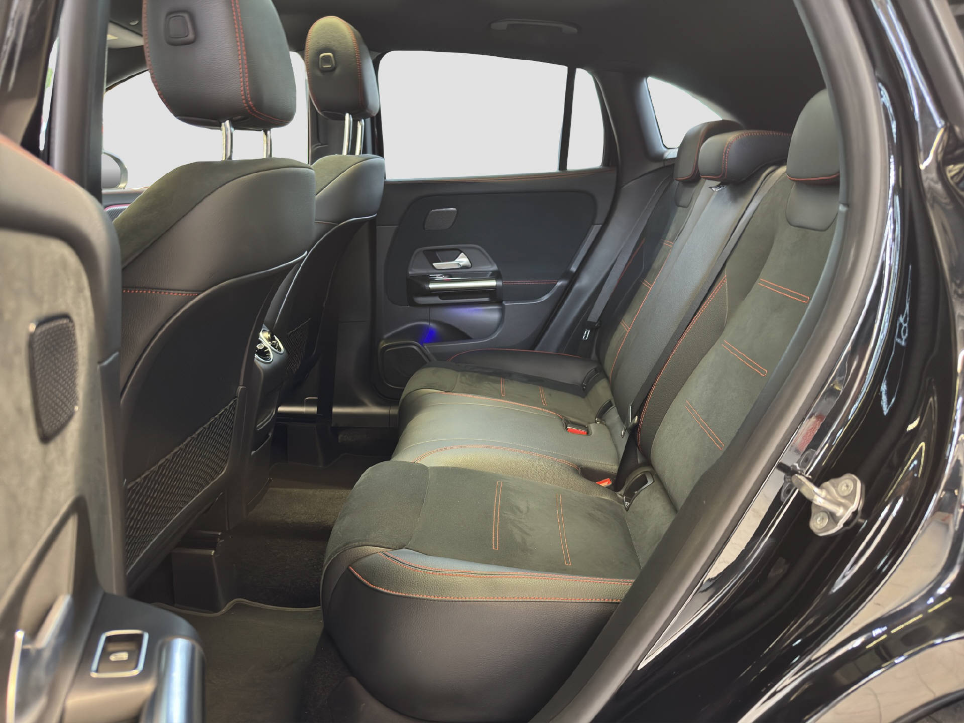 MERCEDES-BENZ GLA 220 d AMG Line 4MATIC-image-14