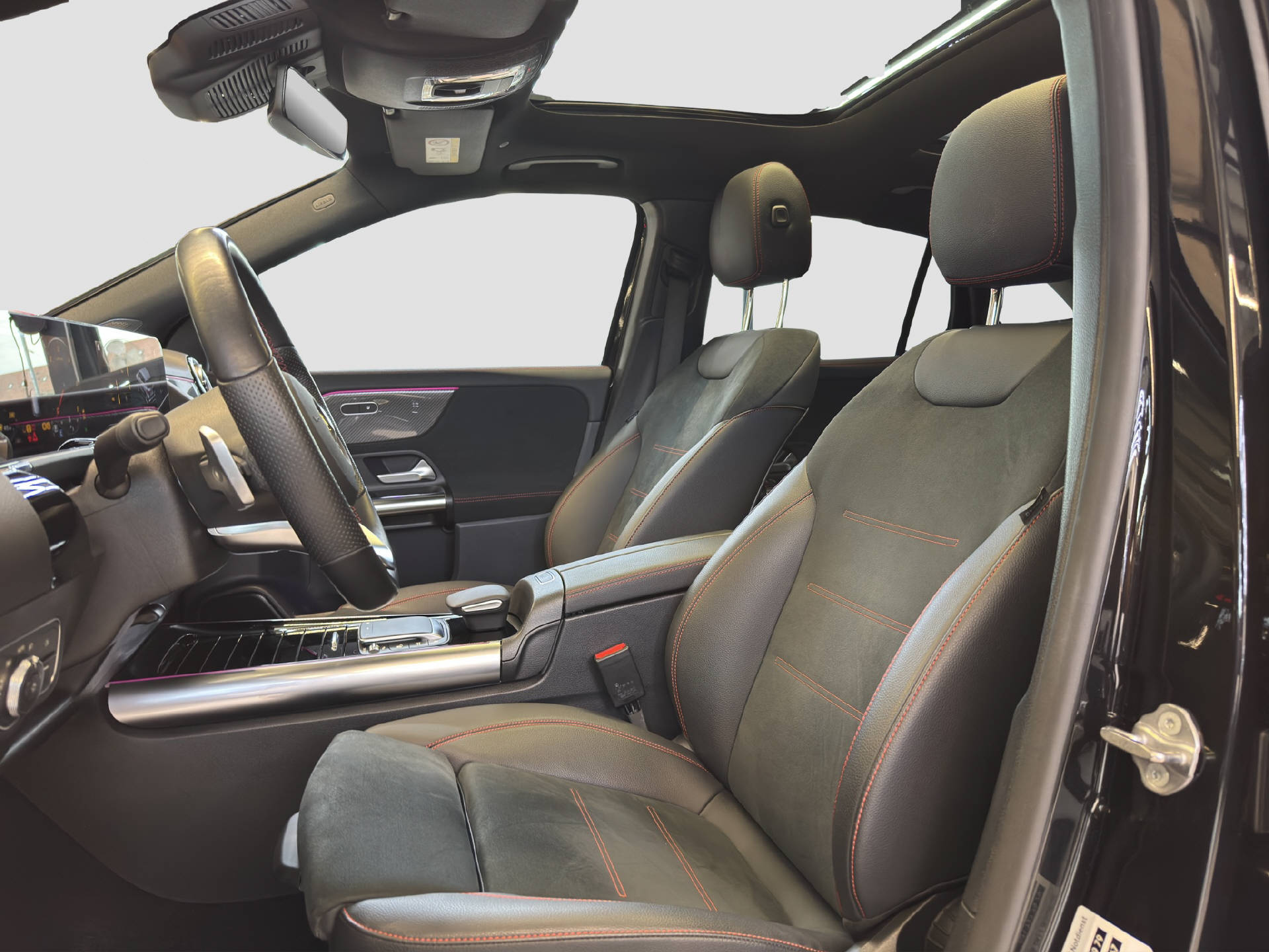 MERCEDES-BENZ GLA 220 d AMG Line 4MATIC-image-12
