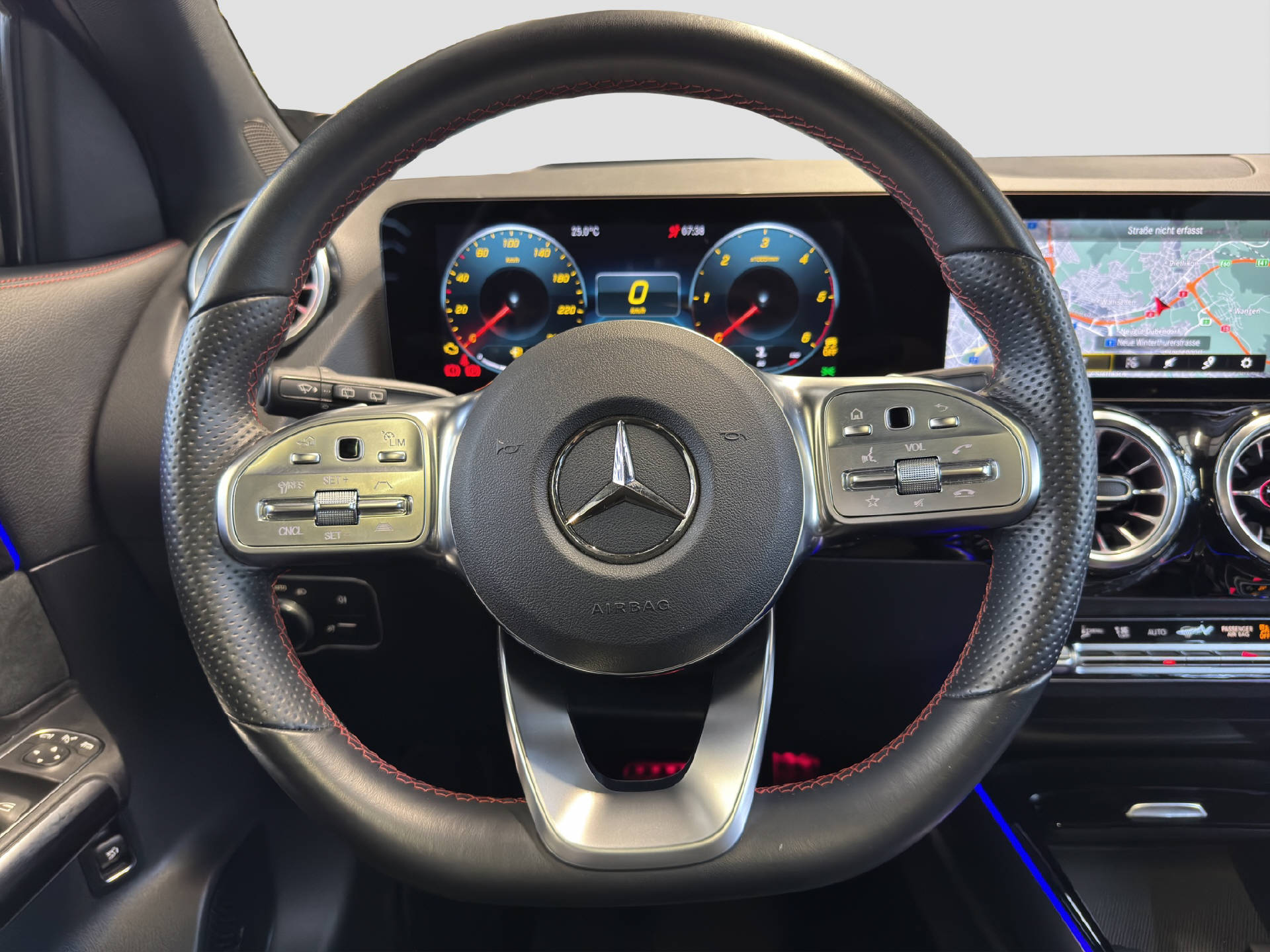 MERCEDES-BENZ GLA 220 d AMG Line 4MATIC-image-9