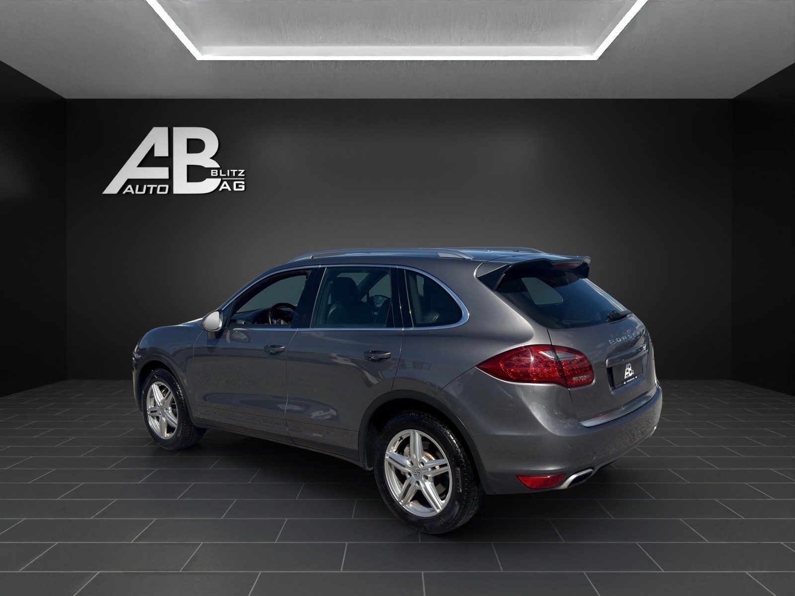 PORSCHE Cayenne S mit 400 PS-image-2