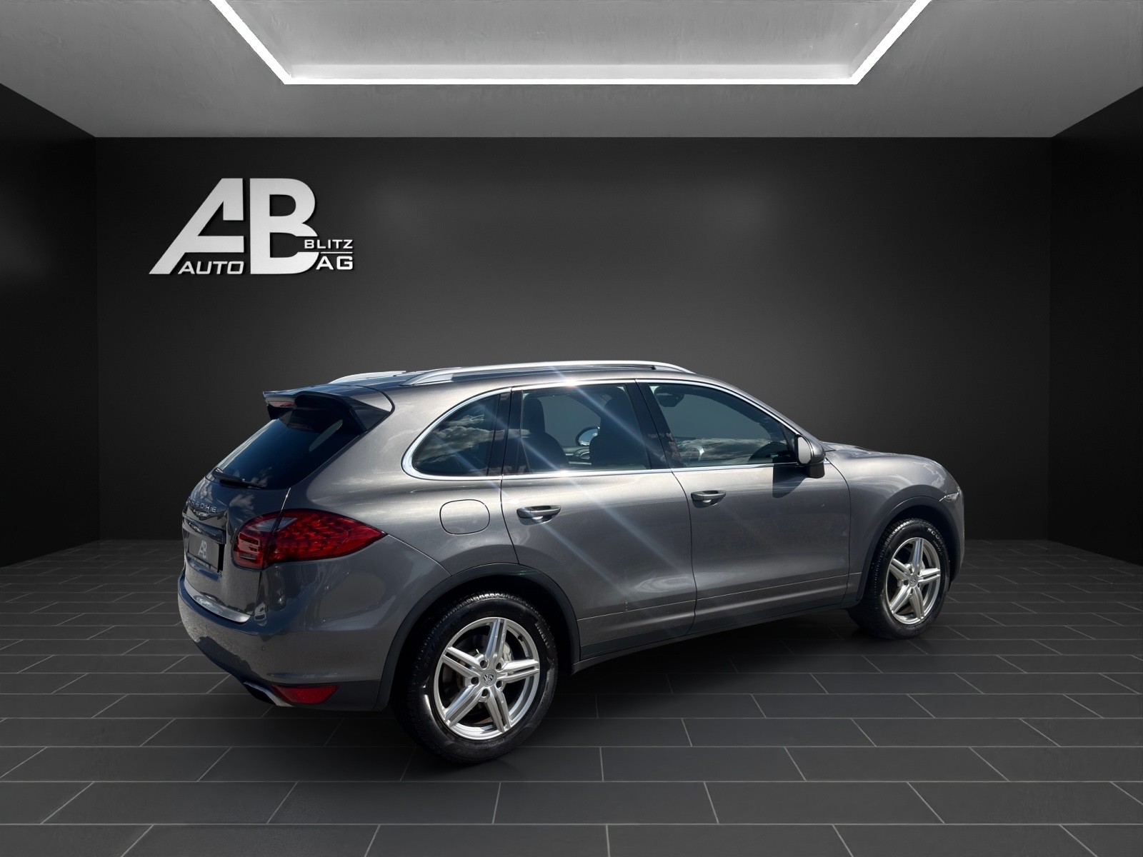 PORSCHE Cayenne S mit 400 PS-image-4