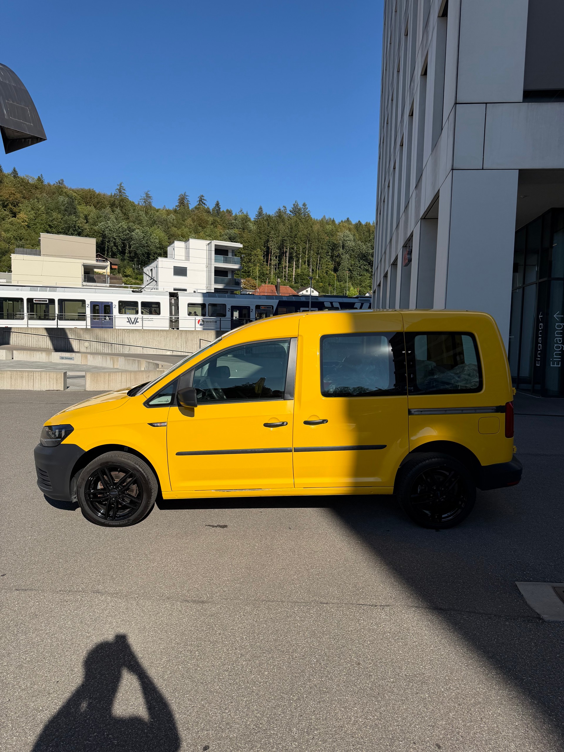 VW Caddy 2.0TDI 4Motion BlueMotion Technology DSG-image-2
