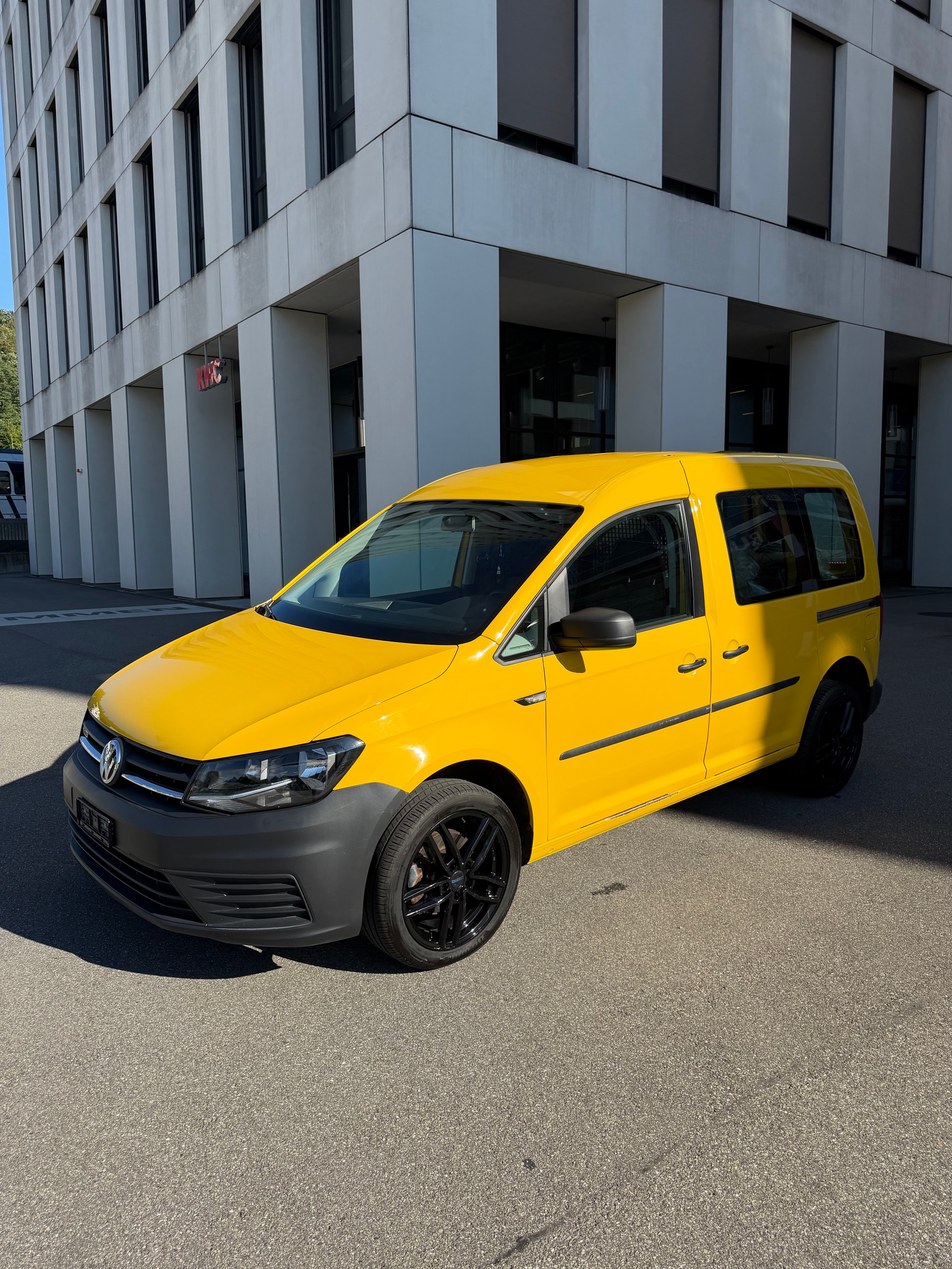 VW Caddy 2.0TDI 4Motion BlueMotion Technology DSG-image-1