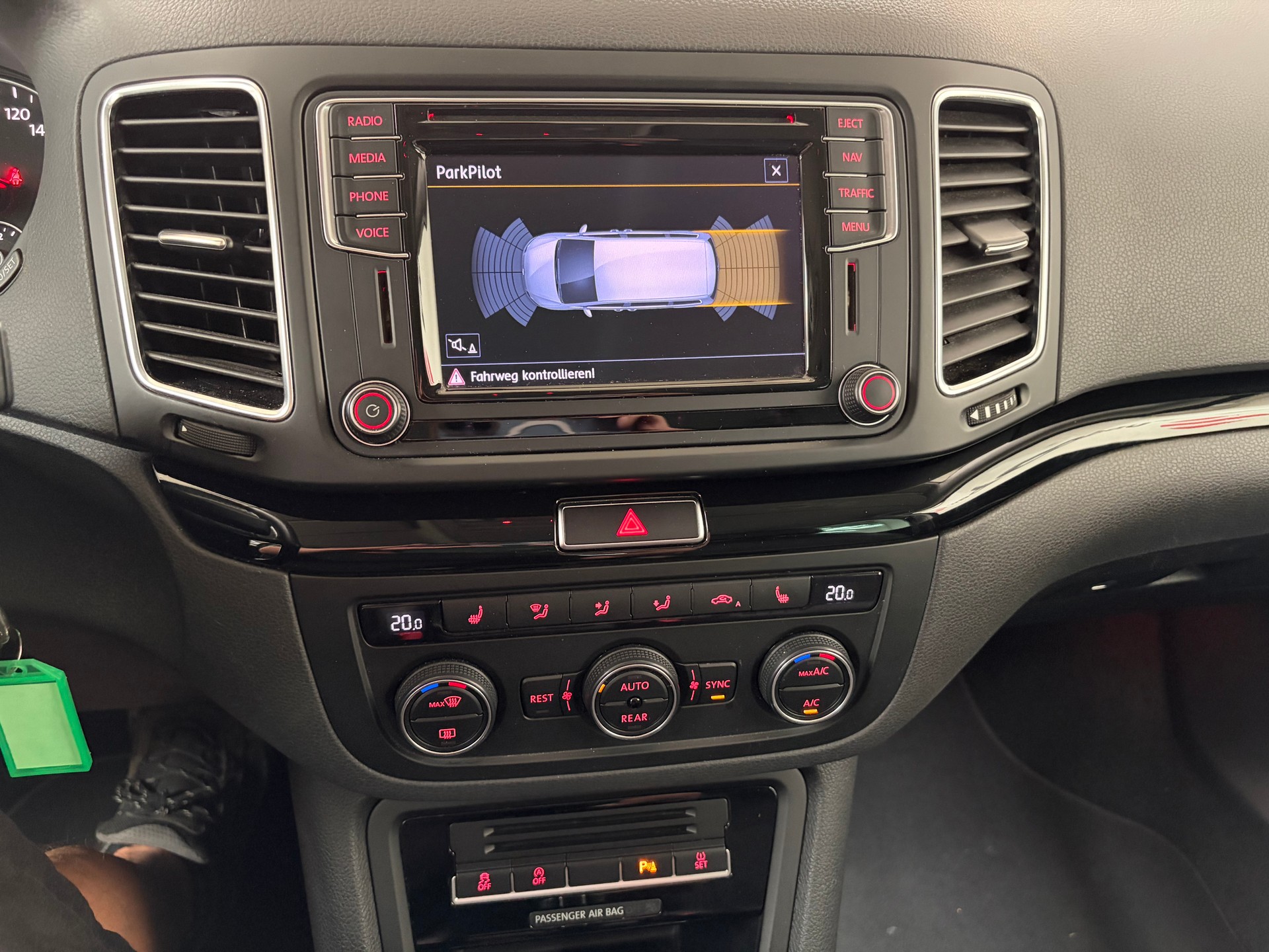 VW Sharan 2.0 TDI BMT Highline DSG-image-13