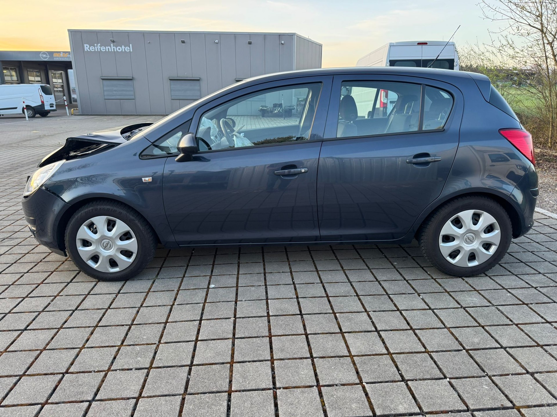 OPEL Corsa 1.2 TP Enjoy-image-3