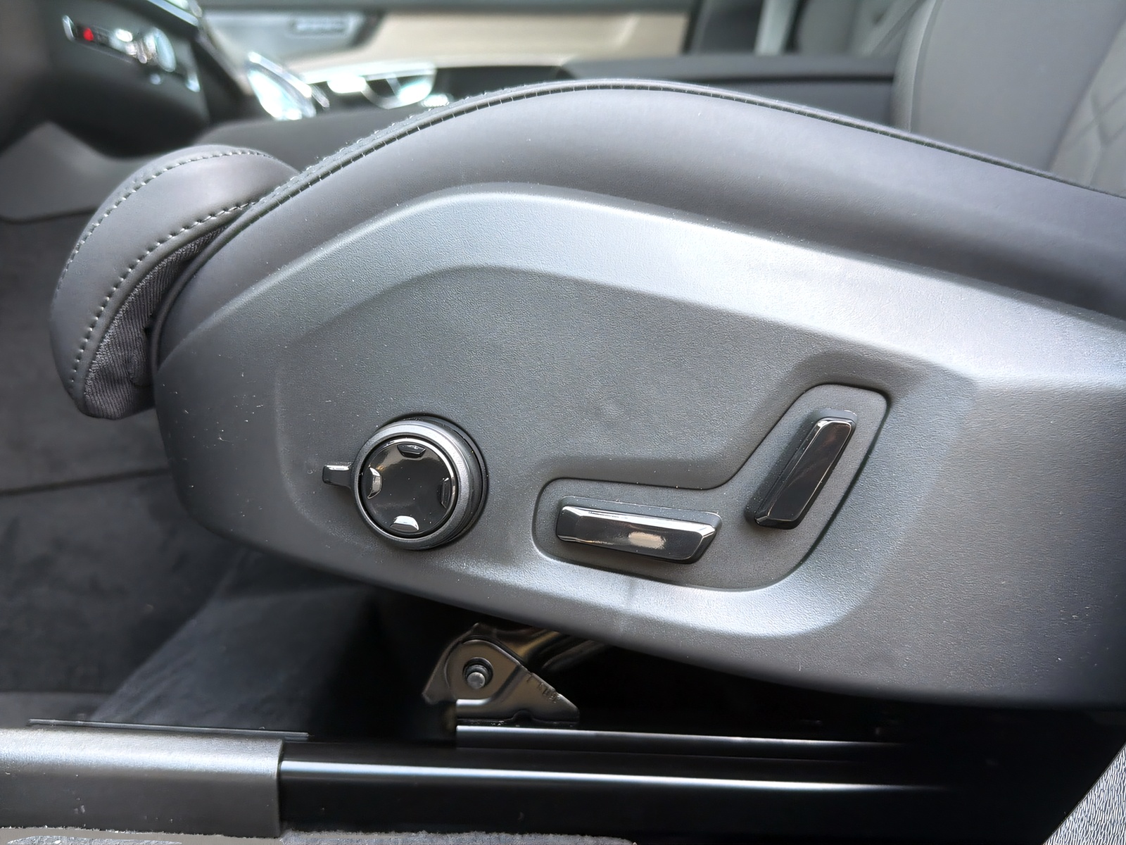 VOLVO XC90 2.0 T8 TE Plus Dark eAWD-image-15