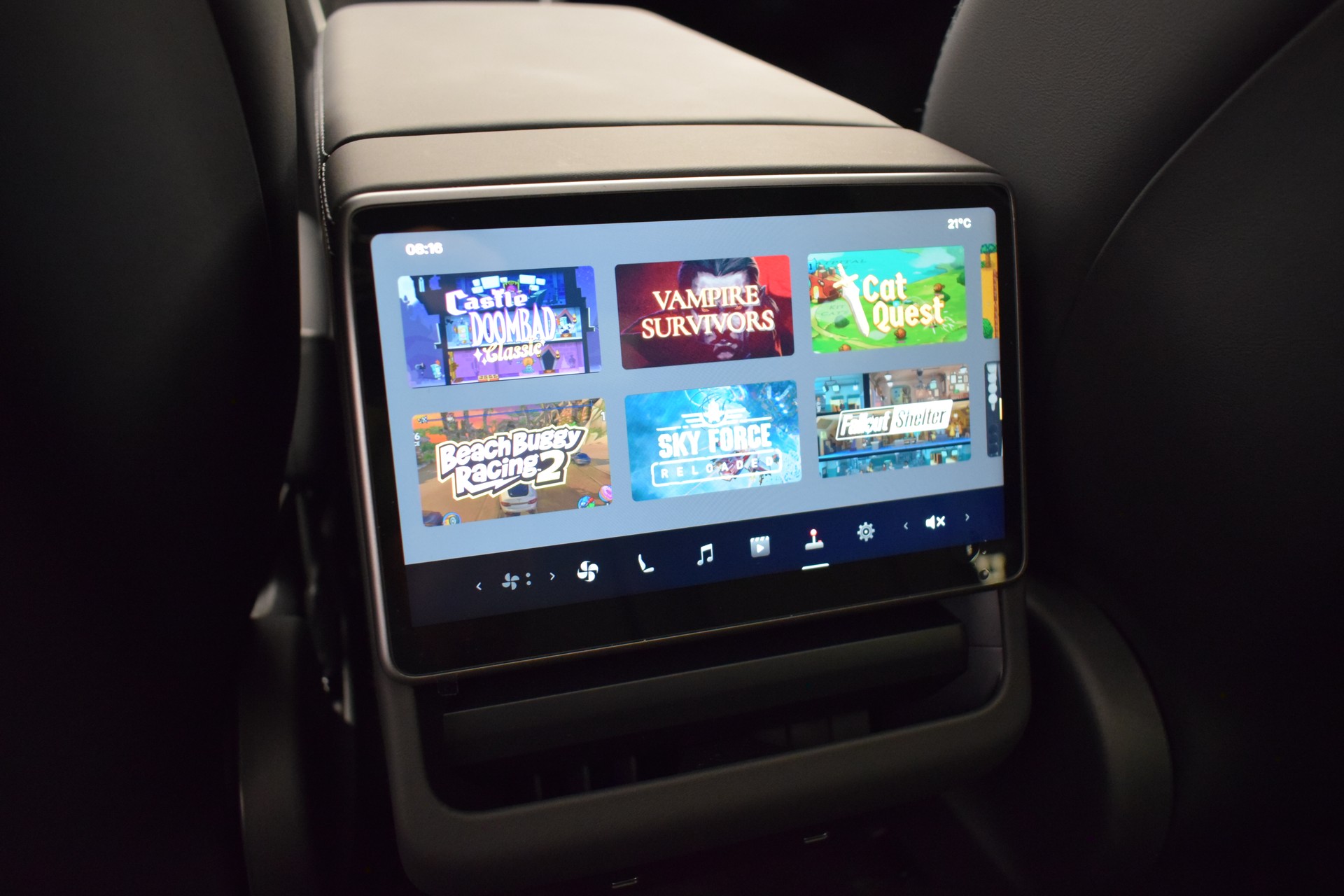 TESLA Model Y Performance AWD 626PS, Neuwagen, CH Typenschein "stealth grey"-image-29