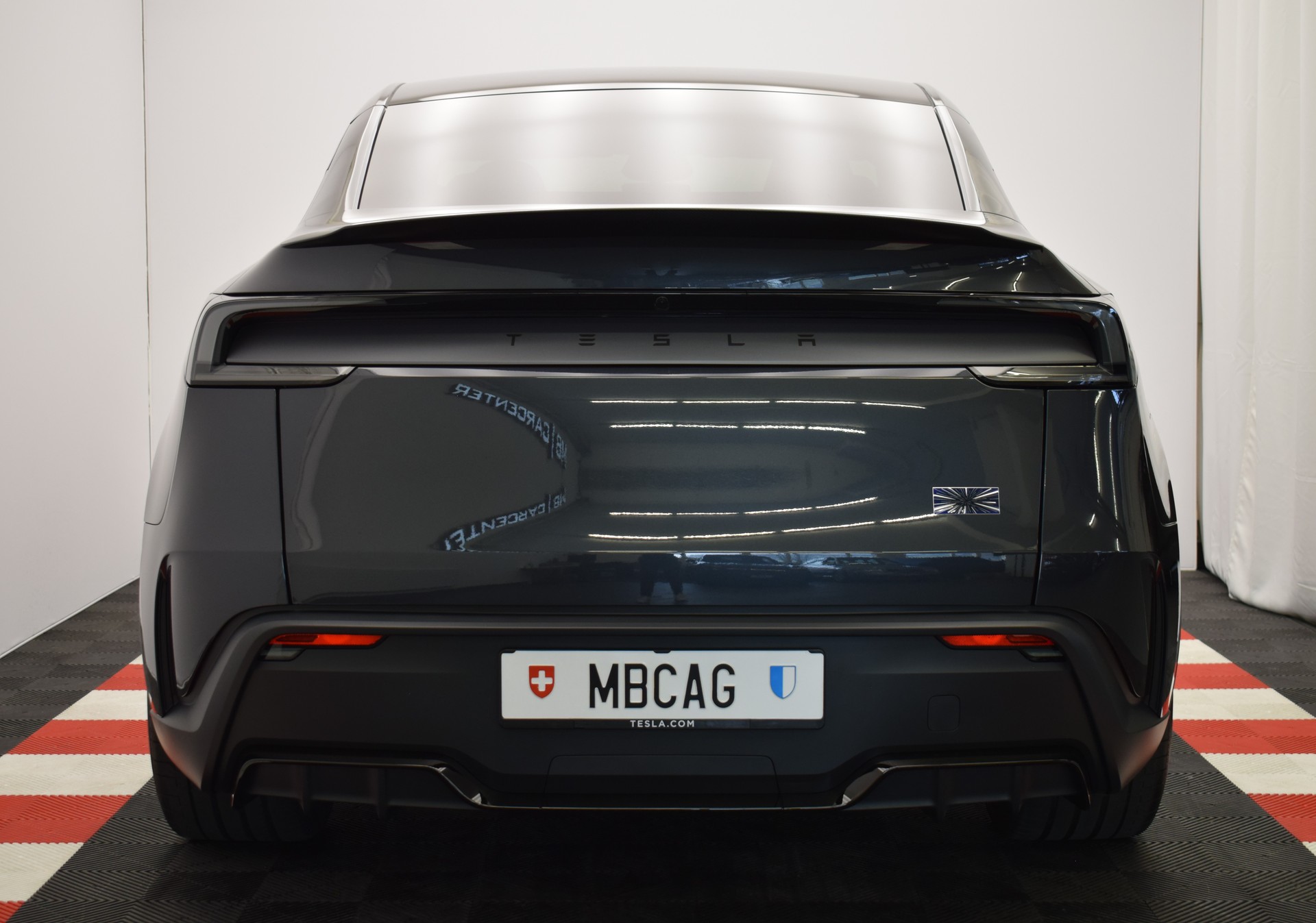 TESLA Model Y Performance AWD 626PS, Neuwagen, CH Typenschein "stealth grey"-image-10