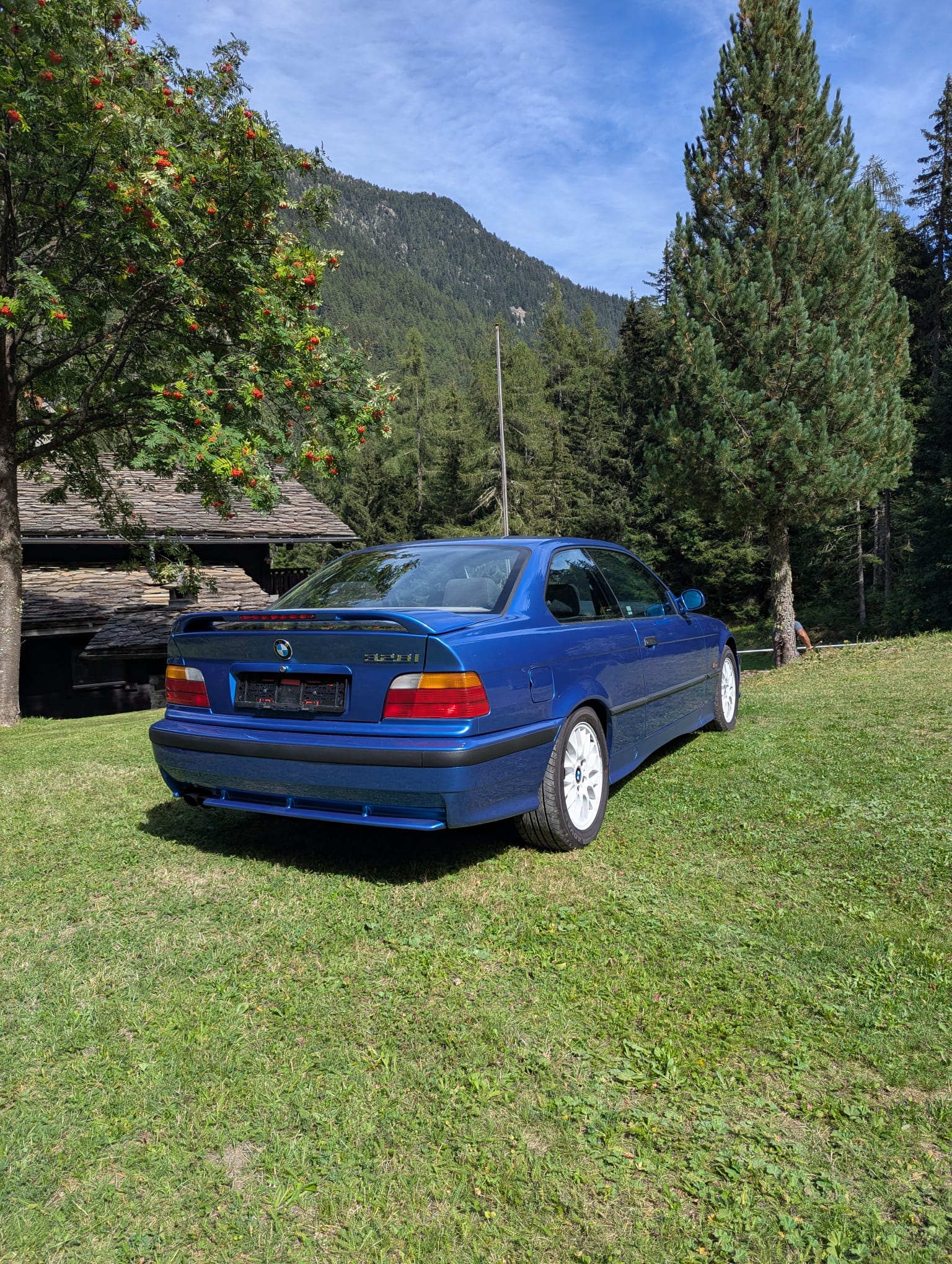 BMW 328i-image-1