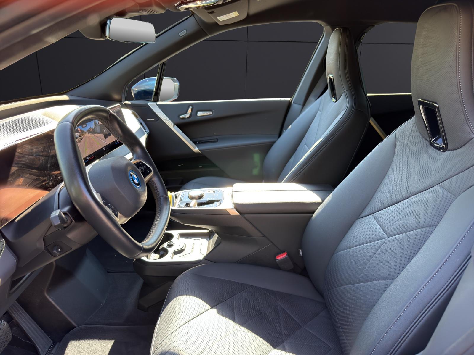 BMW iX I20 xDrive40-image-1