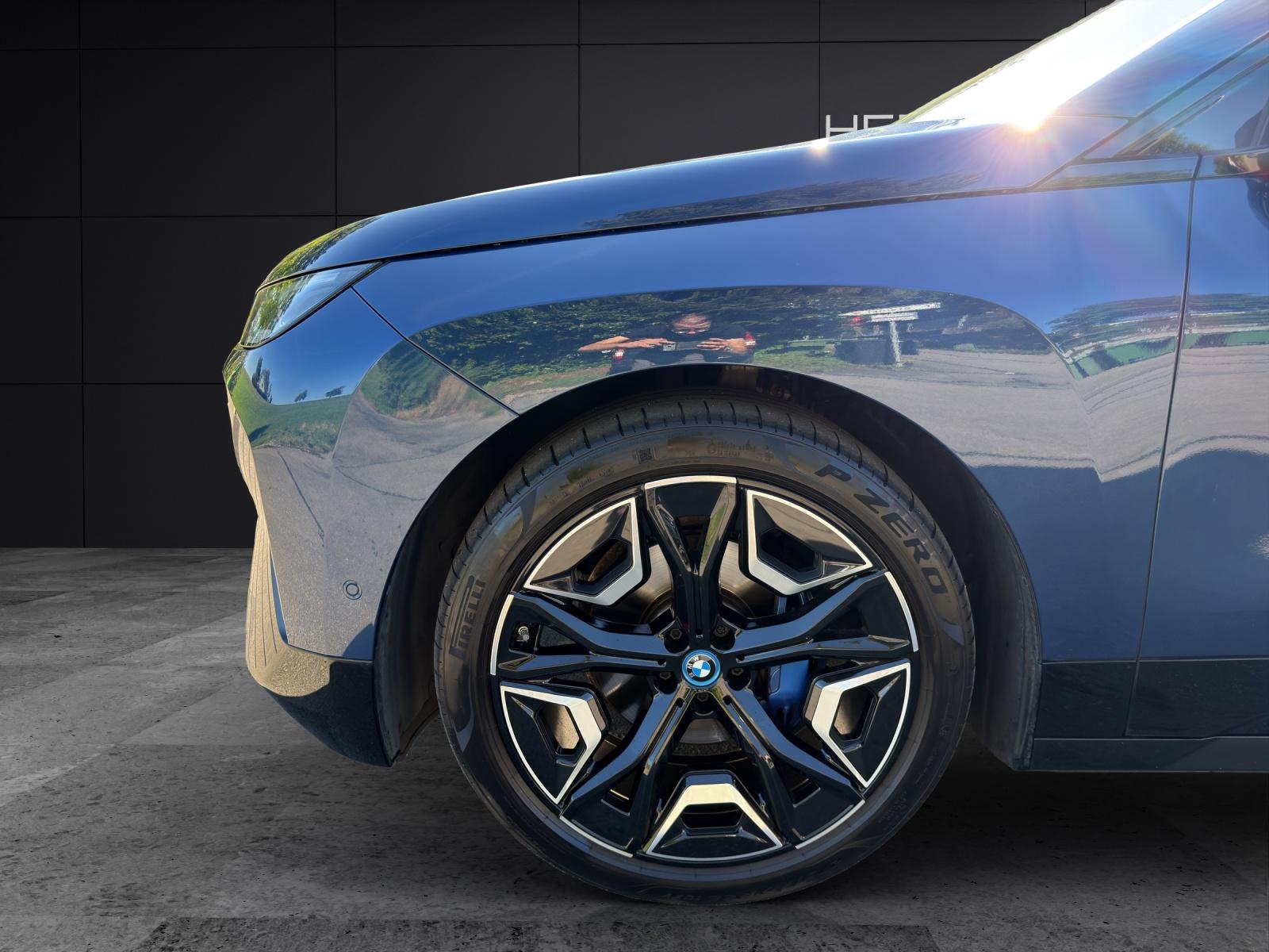 BMW iX I20 xDrive40-image-4