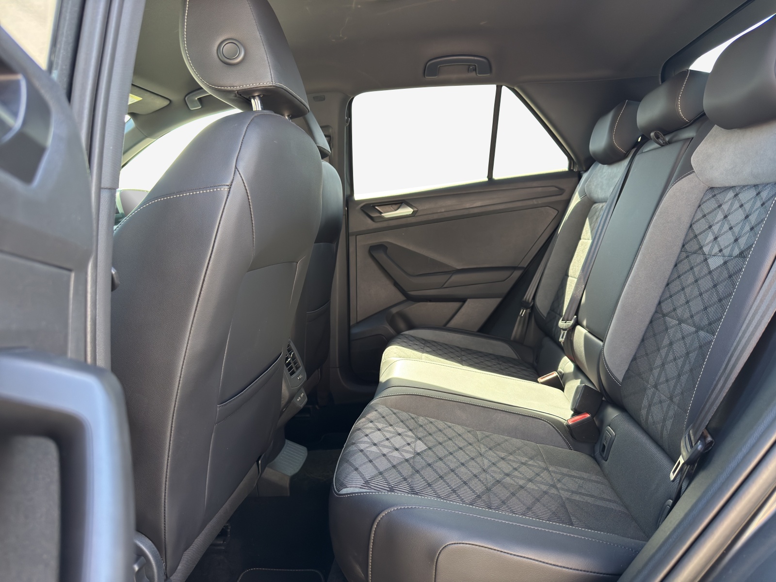 VW T-Roc 2.0 TSI R-Line DSG 4Motion-image-11