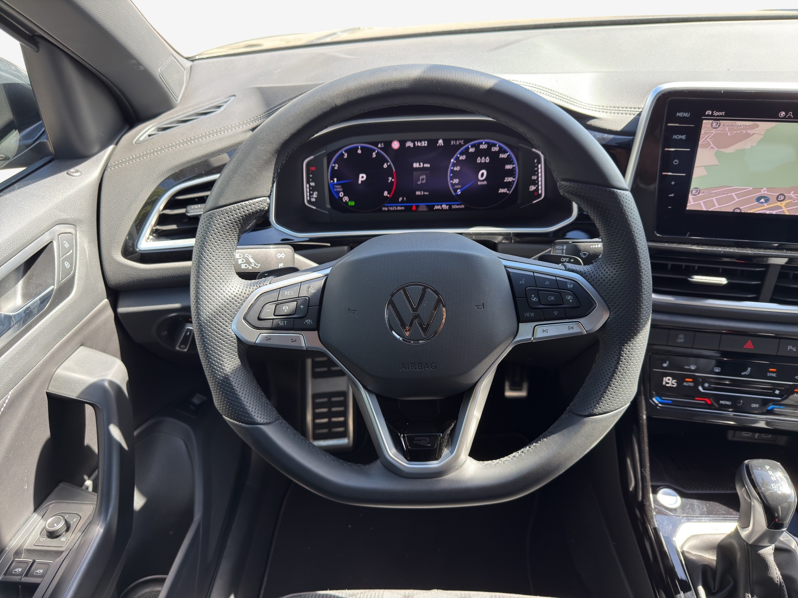 VW T-Roc 2.0 TSI R-Line DSG 4Motion-image-9