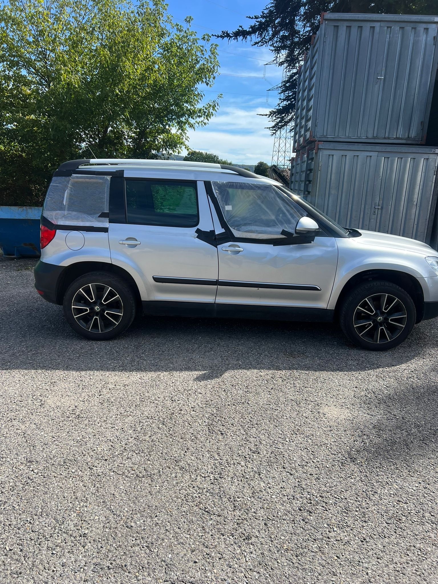 SKODA Yeti 2.0 TDI AllDrive 4x4 DSG-showroom-element-2