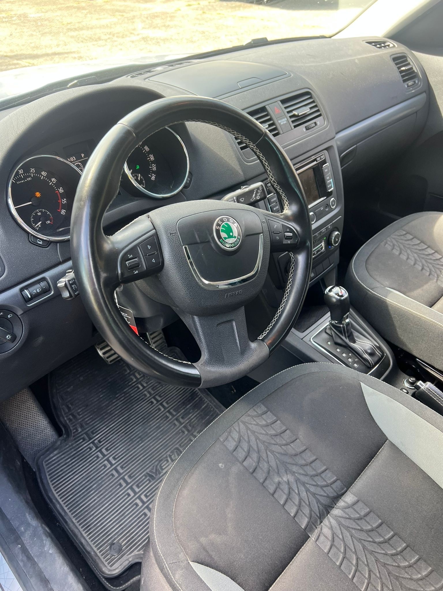 SKODA Yeti 2.0 TDI AllDrive 4x4 DSG-image-9