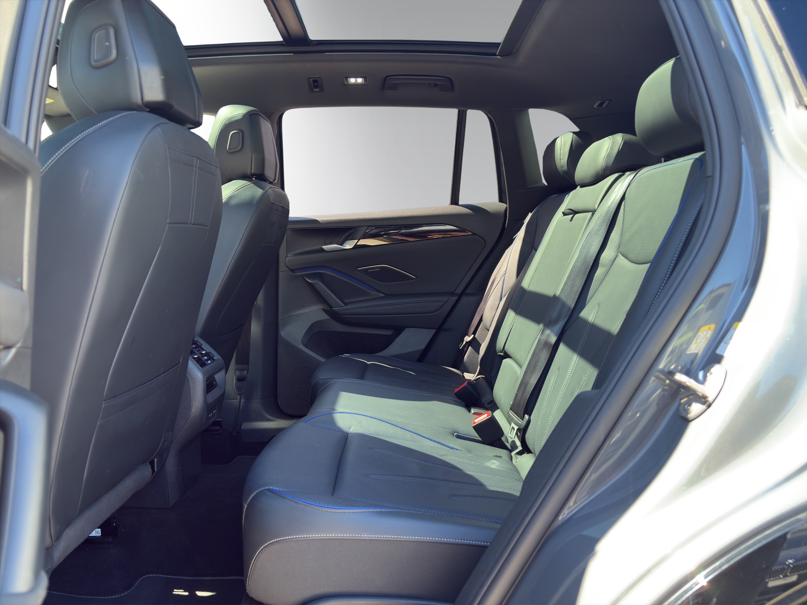 VW Tiguan 2.0 TDI SCR R-Line 4Motion DSG-image-10