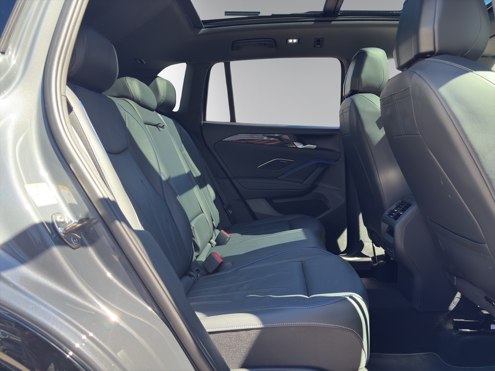 VW Tiguan 2.0 TDI SCR R-Line 4Motion DSG-image-11