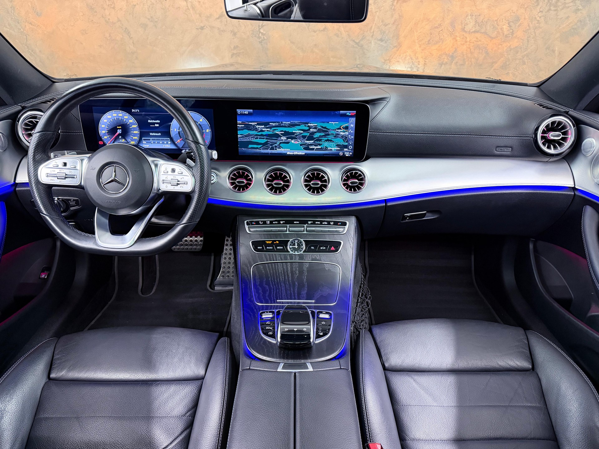 MERCEDES-BENZ E 220 d Coupé AMG Line 4 Matic 9G-Tronic *CH-Fahrzeug*Panorama*Head-Up*Burmester*-image-12