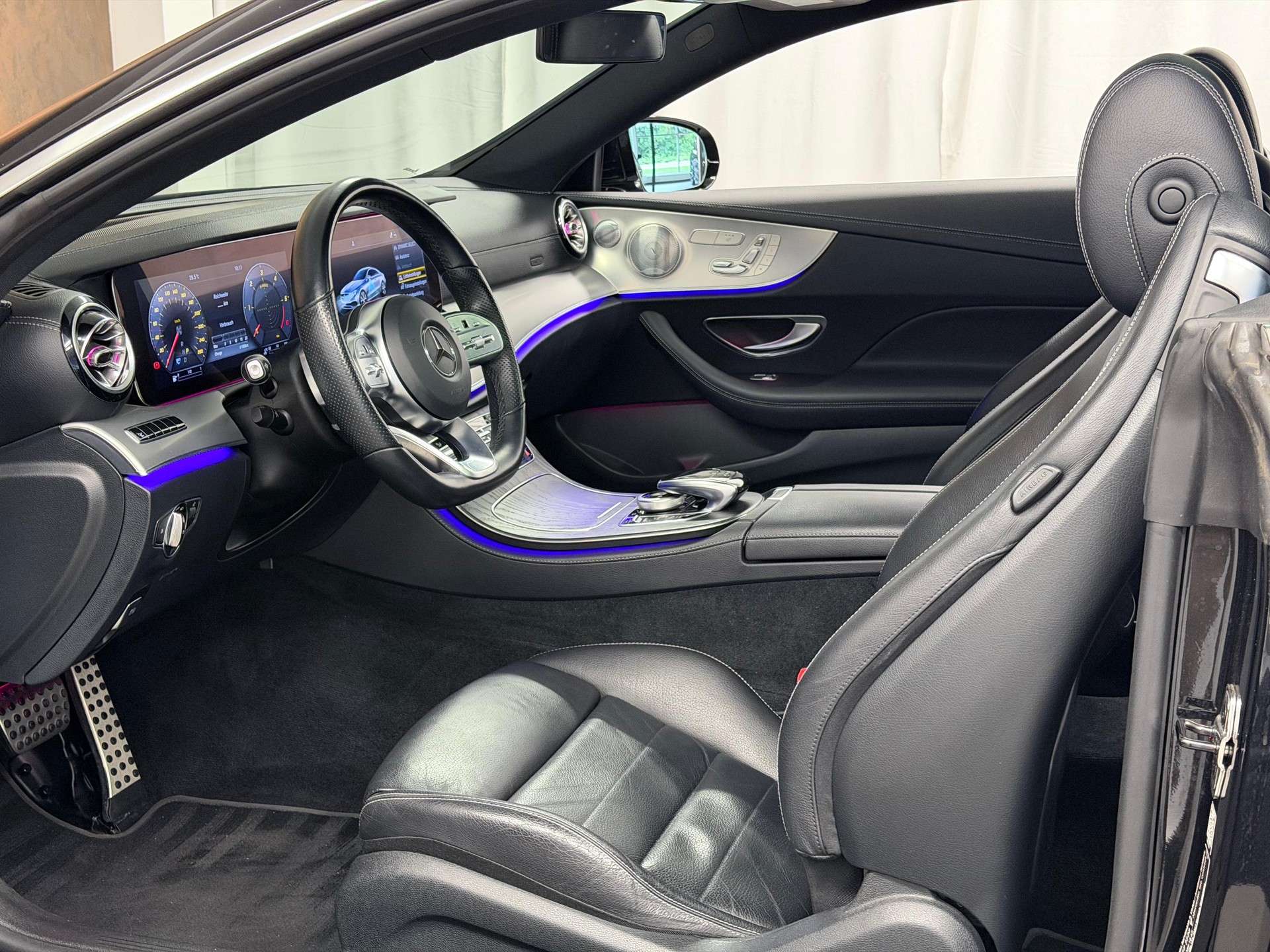 MERCEDES-BENZ E 220 d Coupé AMG Line 4 Matic 9G-Tronic *CH-Fahrzeug*Panorama*Head-Up*Burmester*-image-10