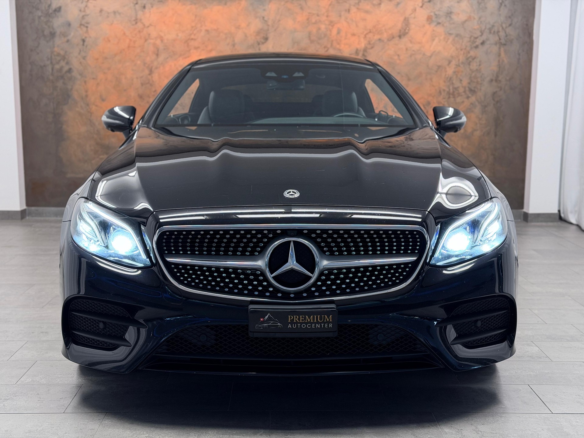 MERCEDES-BENZ E 220 d Coupé AMG Line 4 Matic 9G-Tronic *CH-Fahrzeug*Panorama*Head-Up*Burmester*-image-3