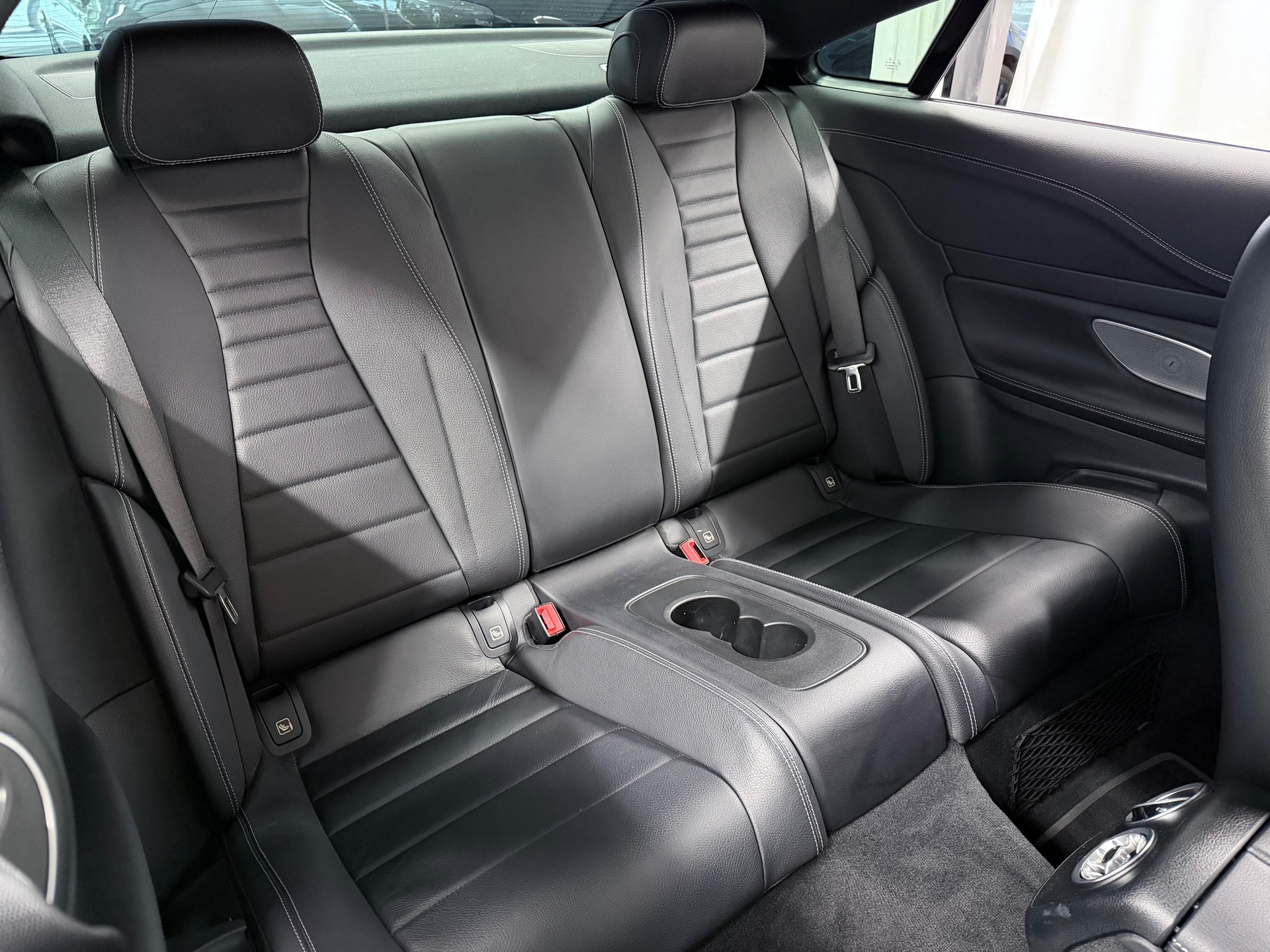 MERCEDES-BENZ E 220 d Coupé AMG Line 4 Matic 9G-Tronic *CH-Fahrzeug*Panorama*Head-Up*Burmester*-image-16