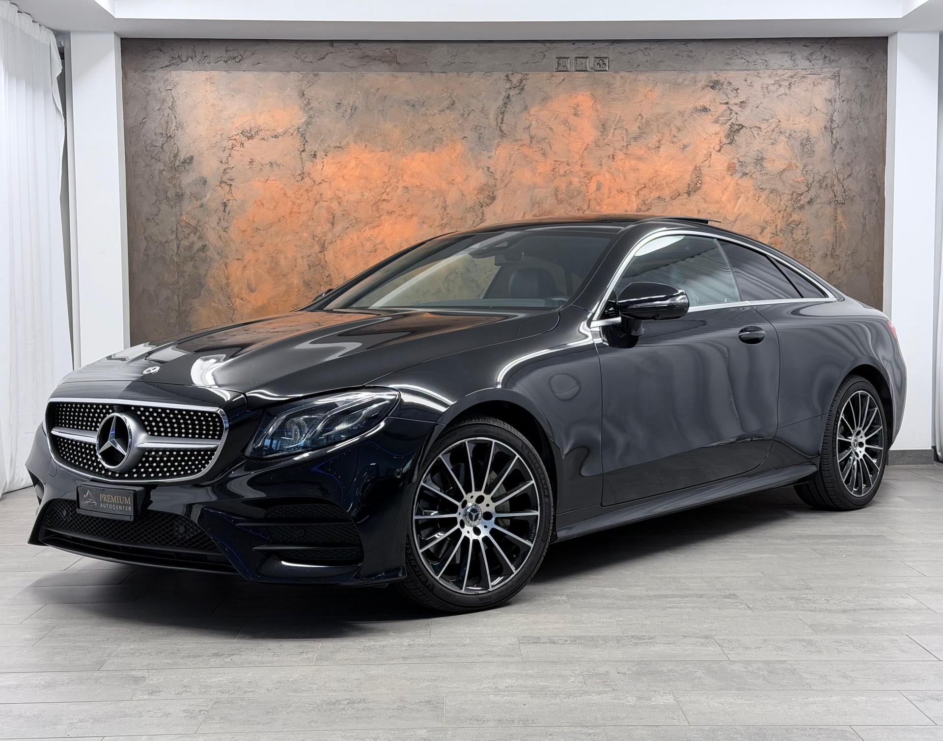 MERCEDES-BENZ E 220 d Coupé AMG Line 4 Matic 9G-Tronic *CH-Fahrzeug*Panorama*Head-Up*Burmester*-image-0