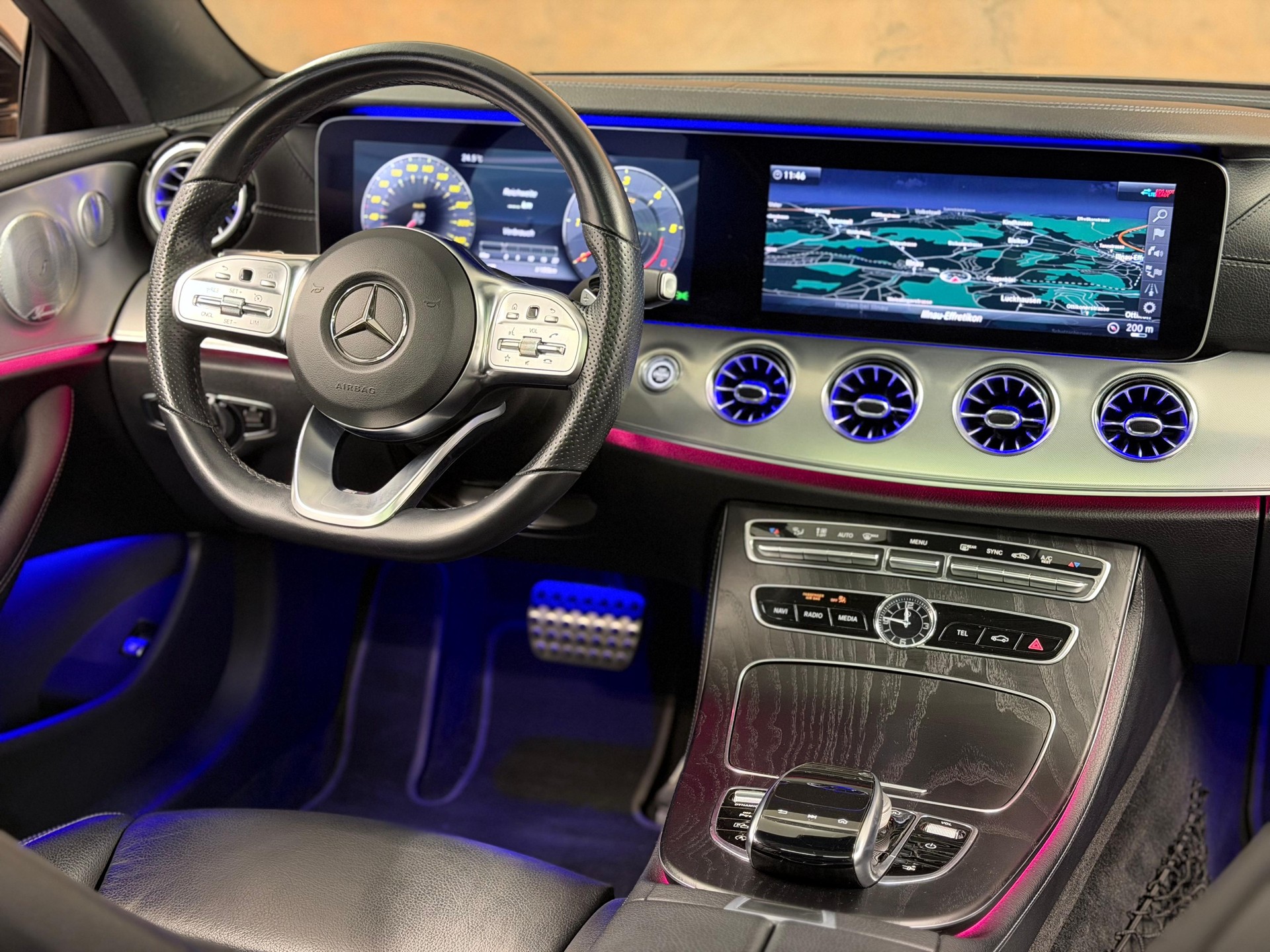 MERCEDES-BENZ E 220 d Coupé AMG Line 4 Matic 9G-Tronic *CH-Fahrzeug*Panorama*Head-Up*Burmester*-image-14