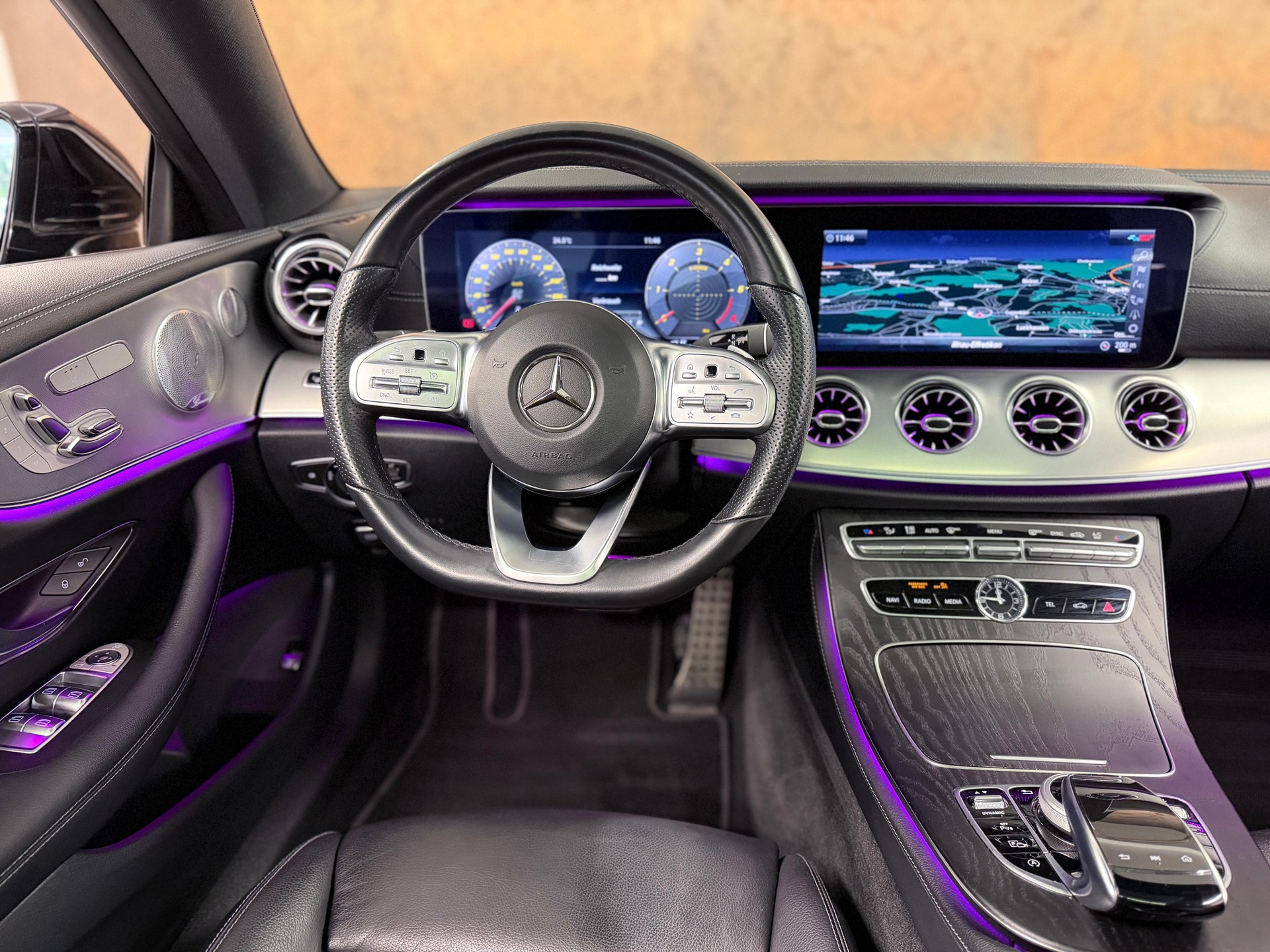 MERCEDES-BENZ E 220 d Coupé AMG Line 4 Matic 9G-Tronic *CH-Fahrzeug*Panorama*Head-Up*Burmester*-image-15