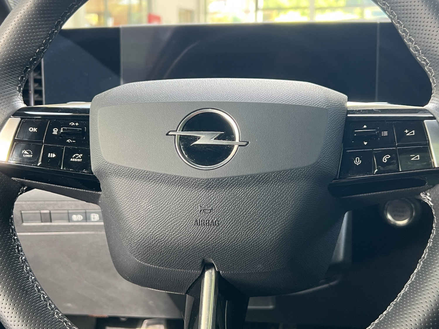 OPEL Astra 1.6 T PHEV 180 Swiss Premium-image-11