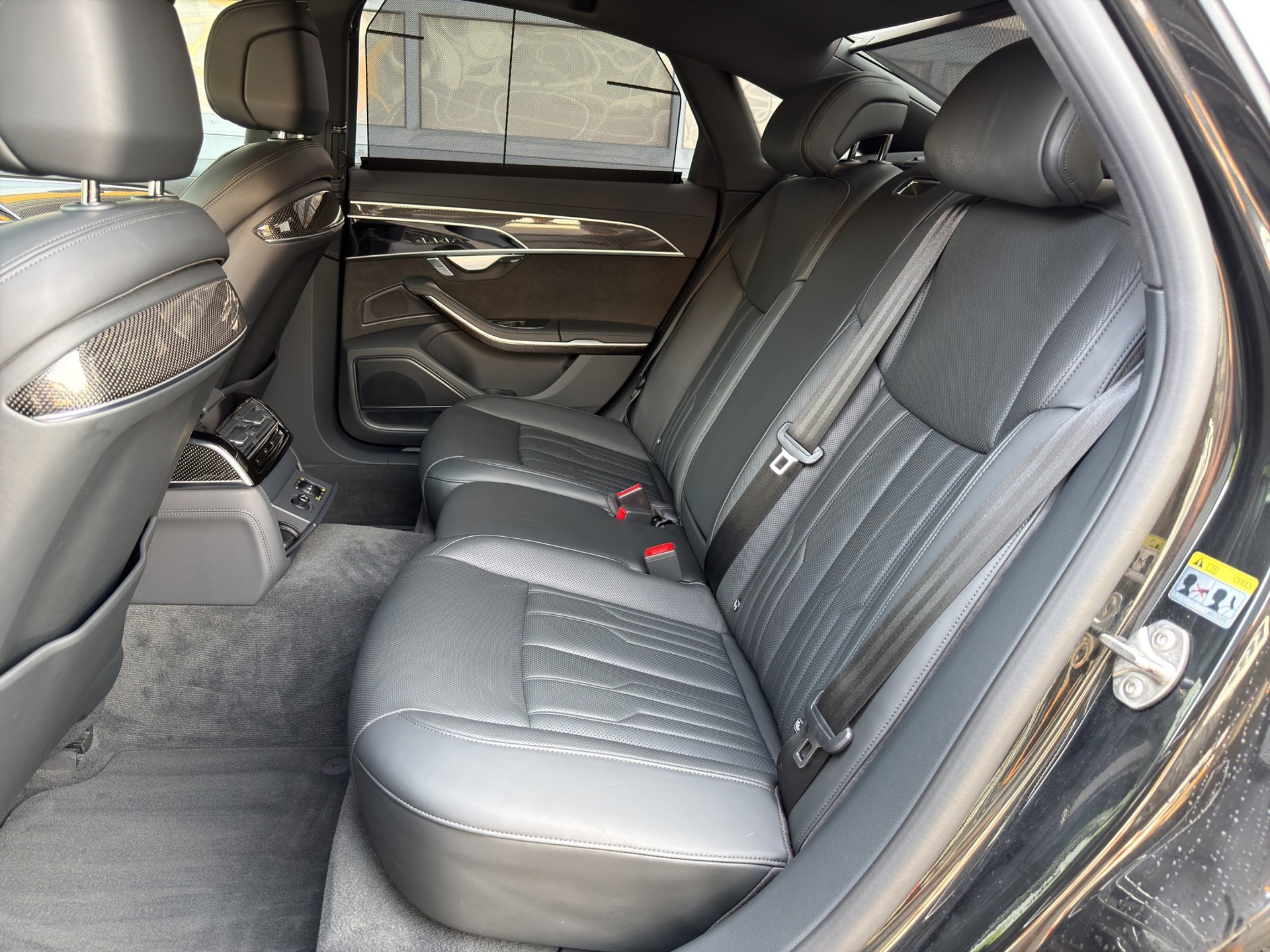AUDI S8 TFSI quattro tiptronic-image-18