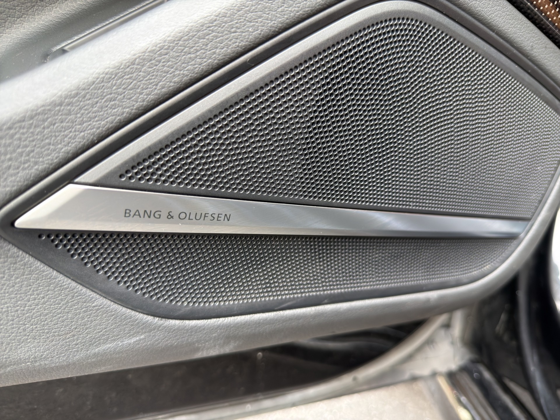 AUDI S8 TFSI quattro tiptronic-image-21