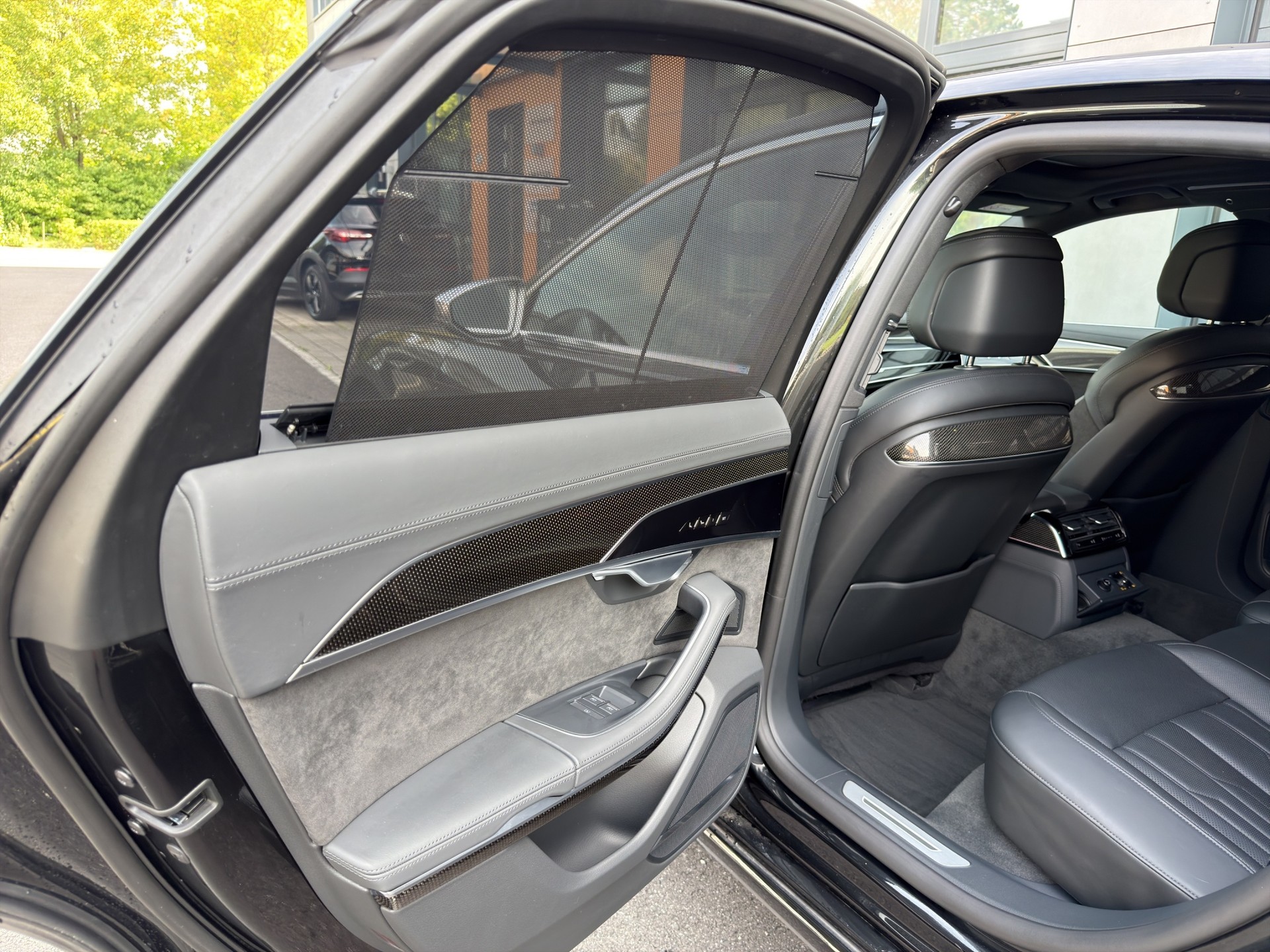 AUDI S8 TFSI quattro tiptronic-image-17