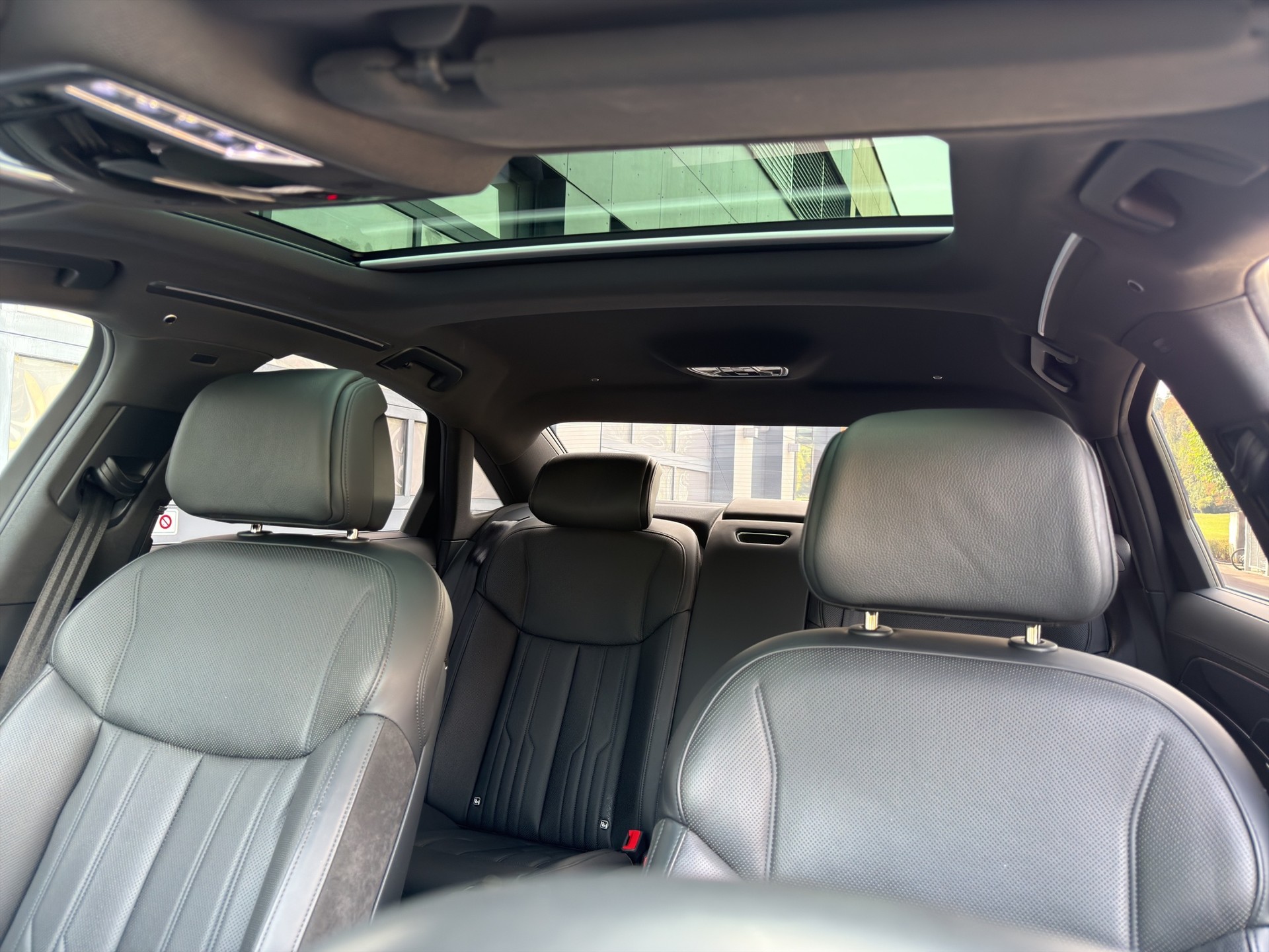 AUDI S8 TFSI quattro tiptronic-image-13