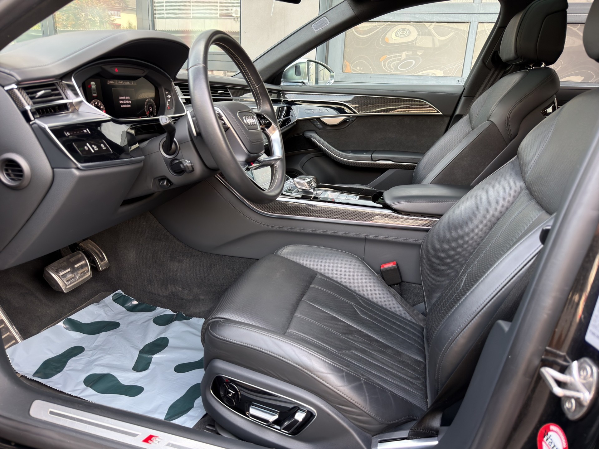 AUDI S8 TFSI quattro tiptronic-image-12