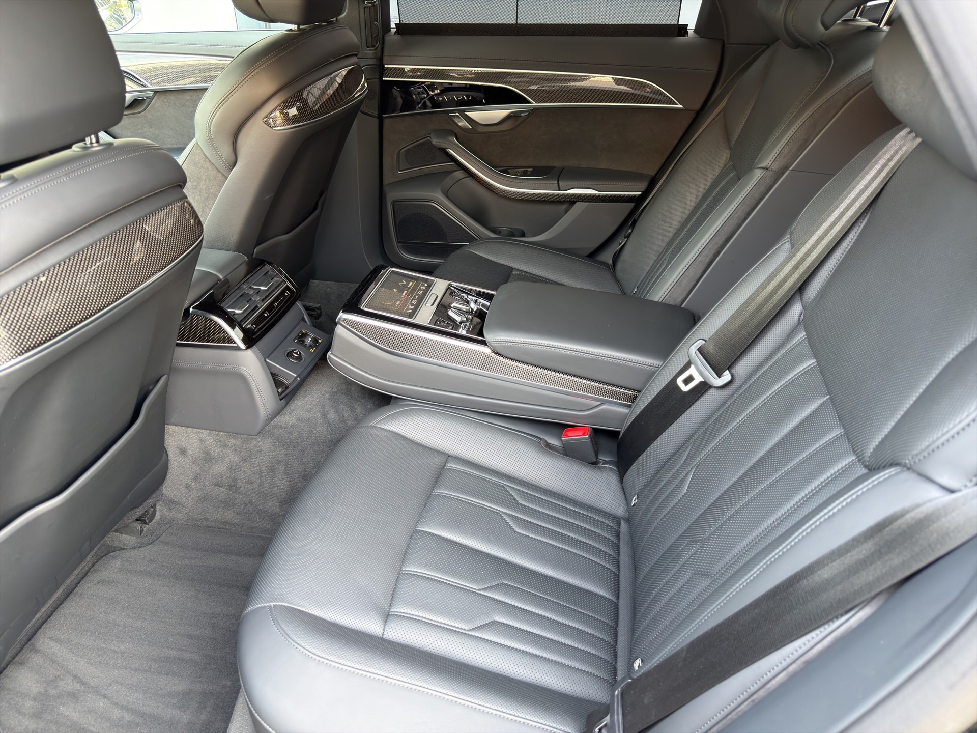 AUDI S8 TFSI quattro tiptronic-image-19