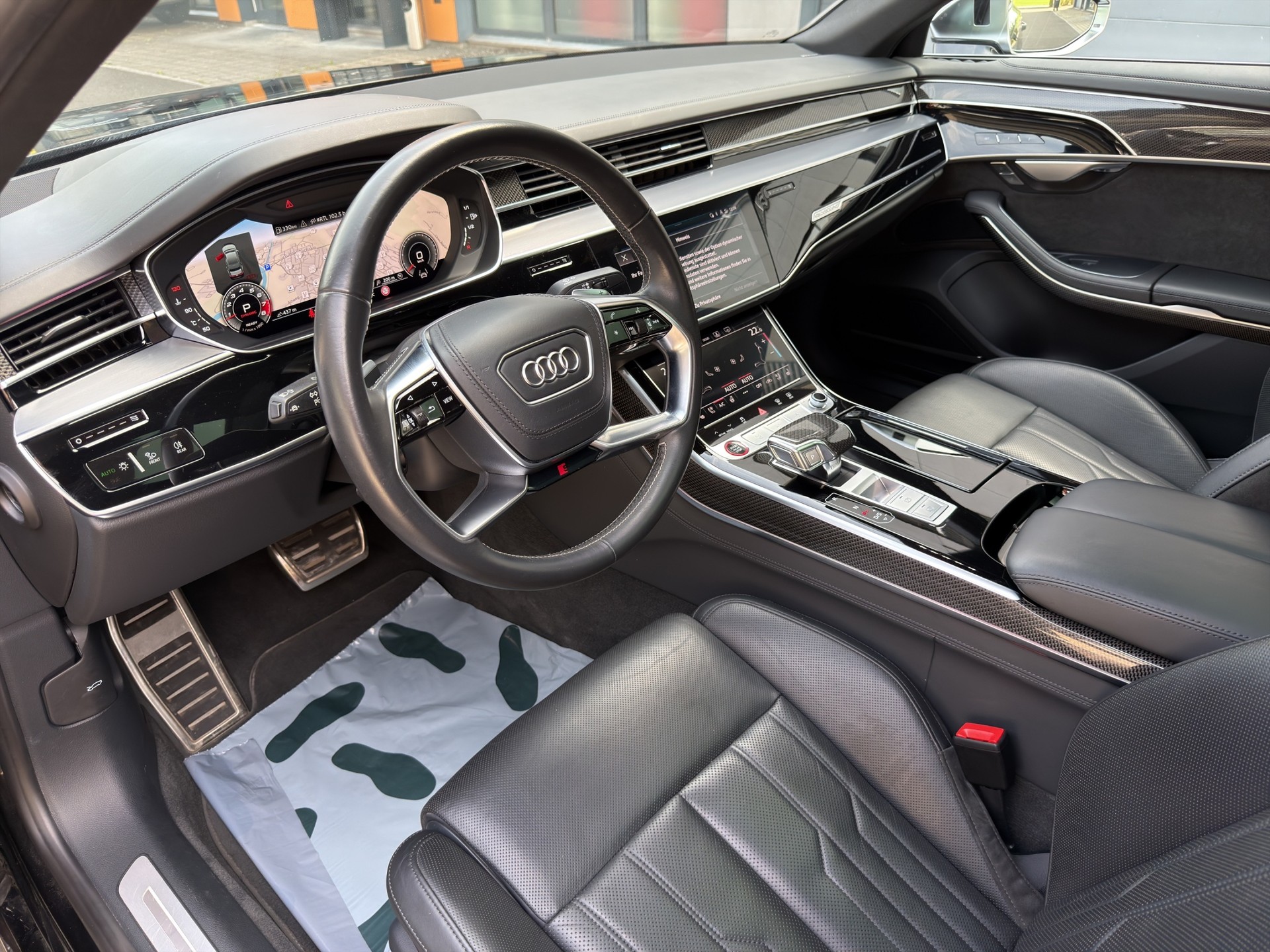 AUDI S8 TFSI quattro tiptronic-image-11