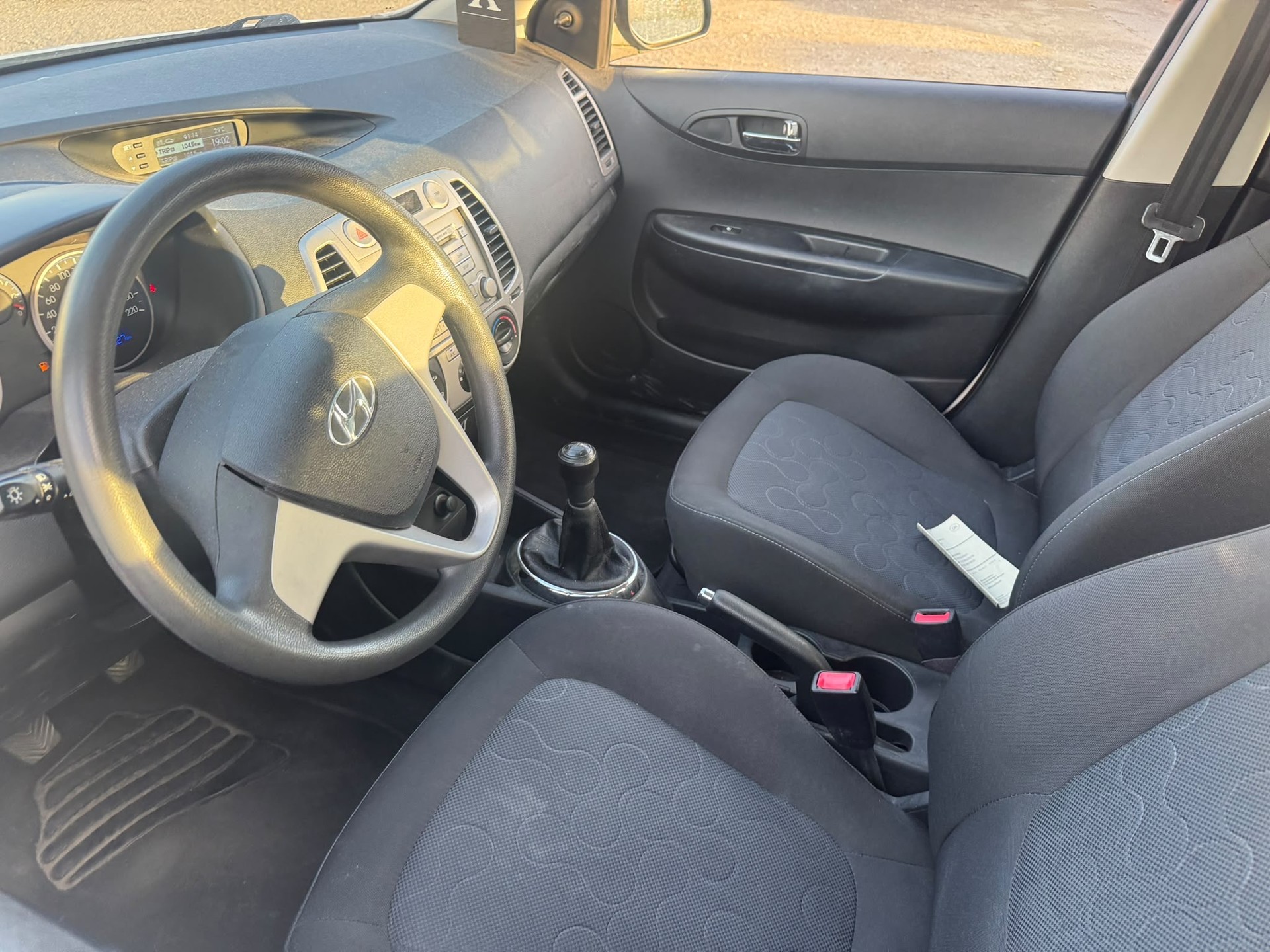 HYUNDAI i20 1.4 Style-image-11