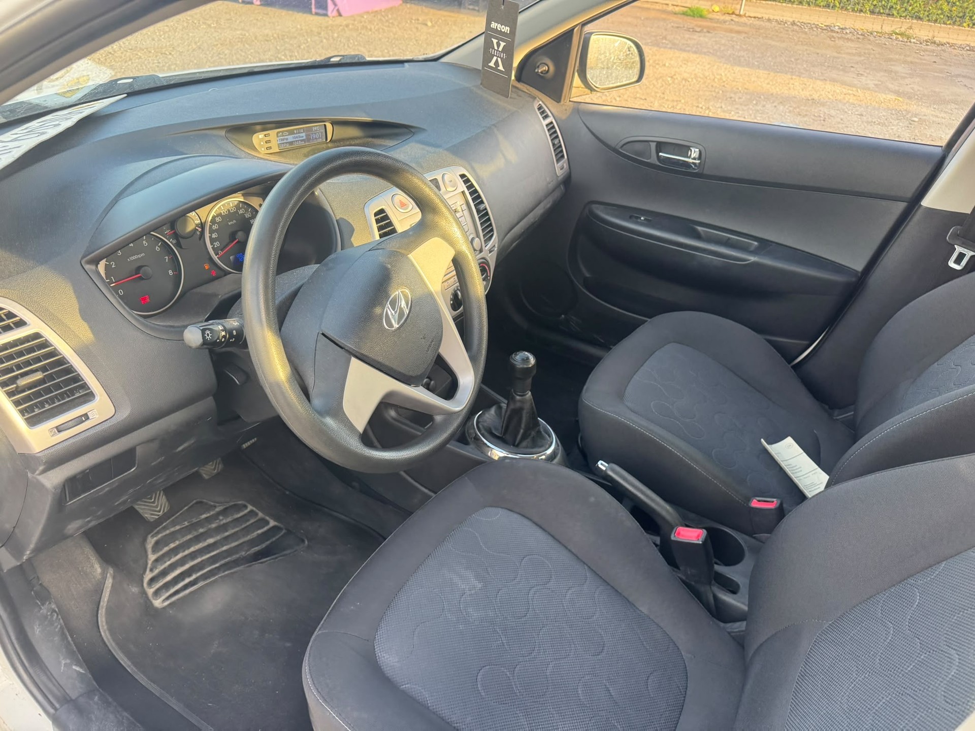 HYUNDAI i20 1.4 Style-image-13