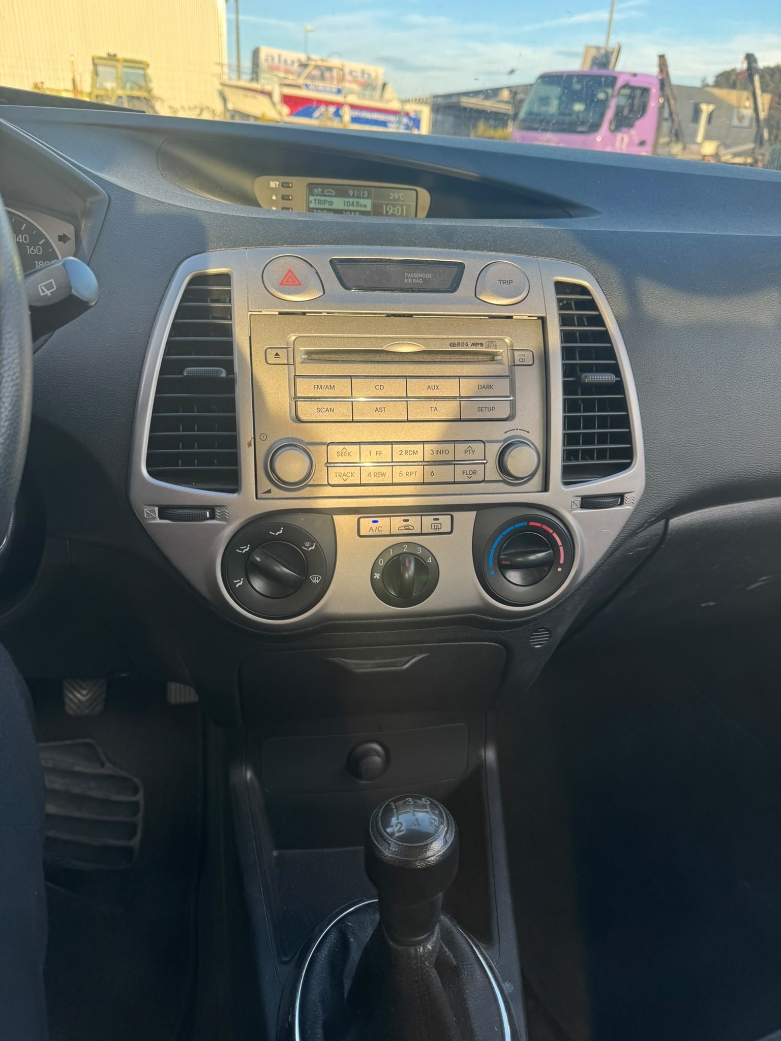 HYUNDAI i20 1.4 Style-image-12