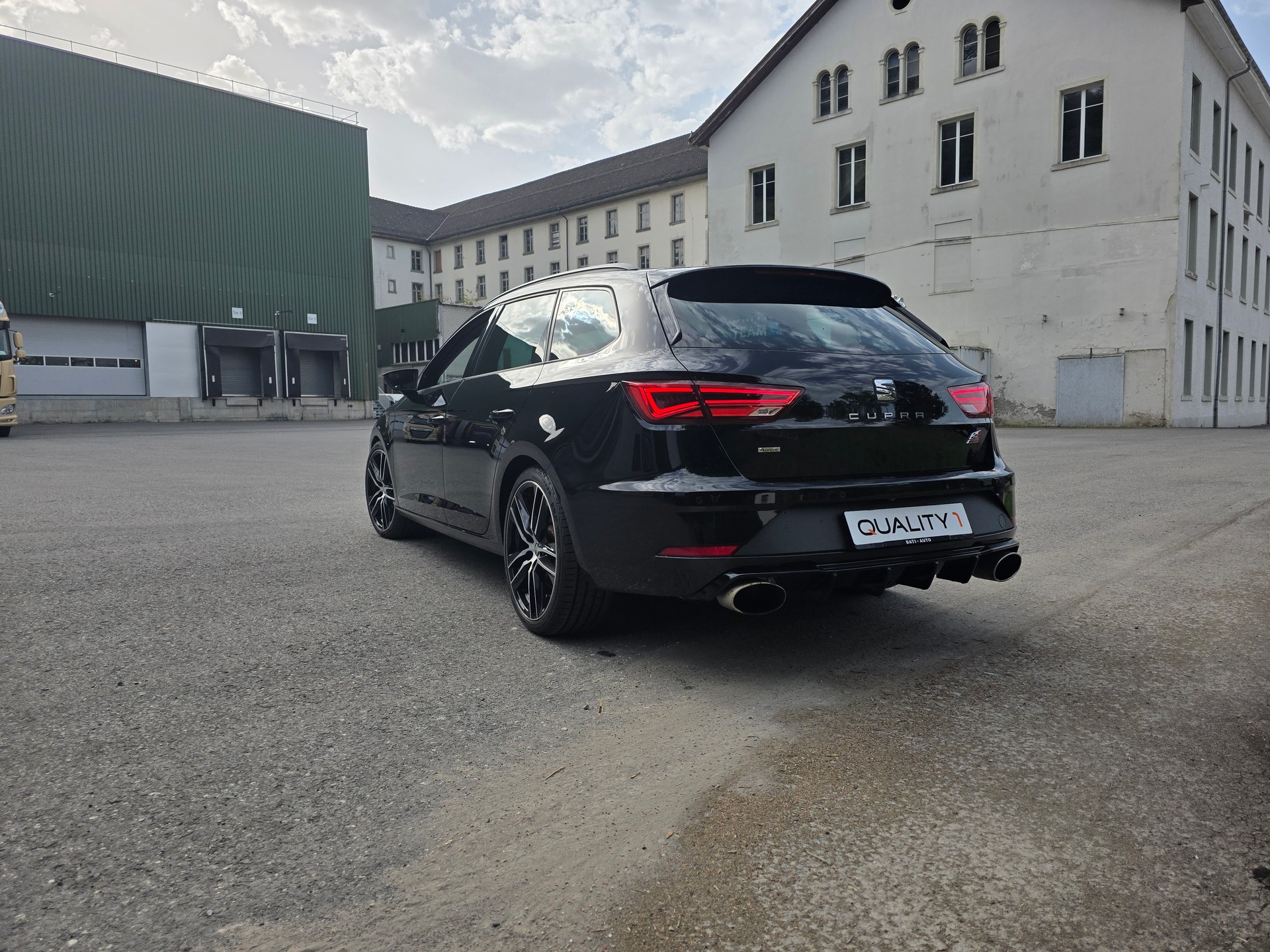 SEAT Leon ST 2.0 TSI Cupra 300 4 Drive DSG-image-14