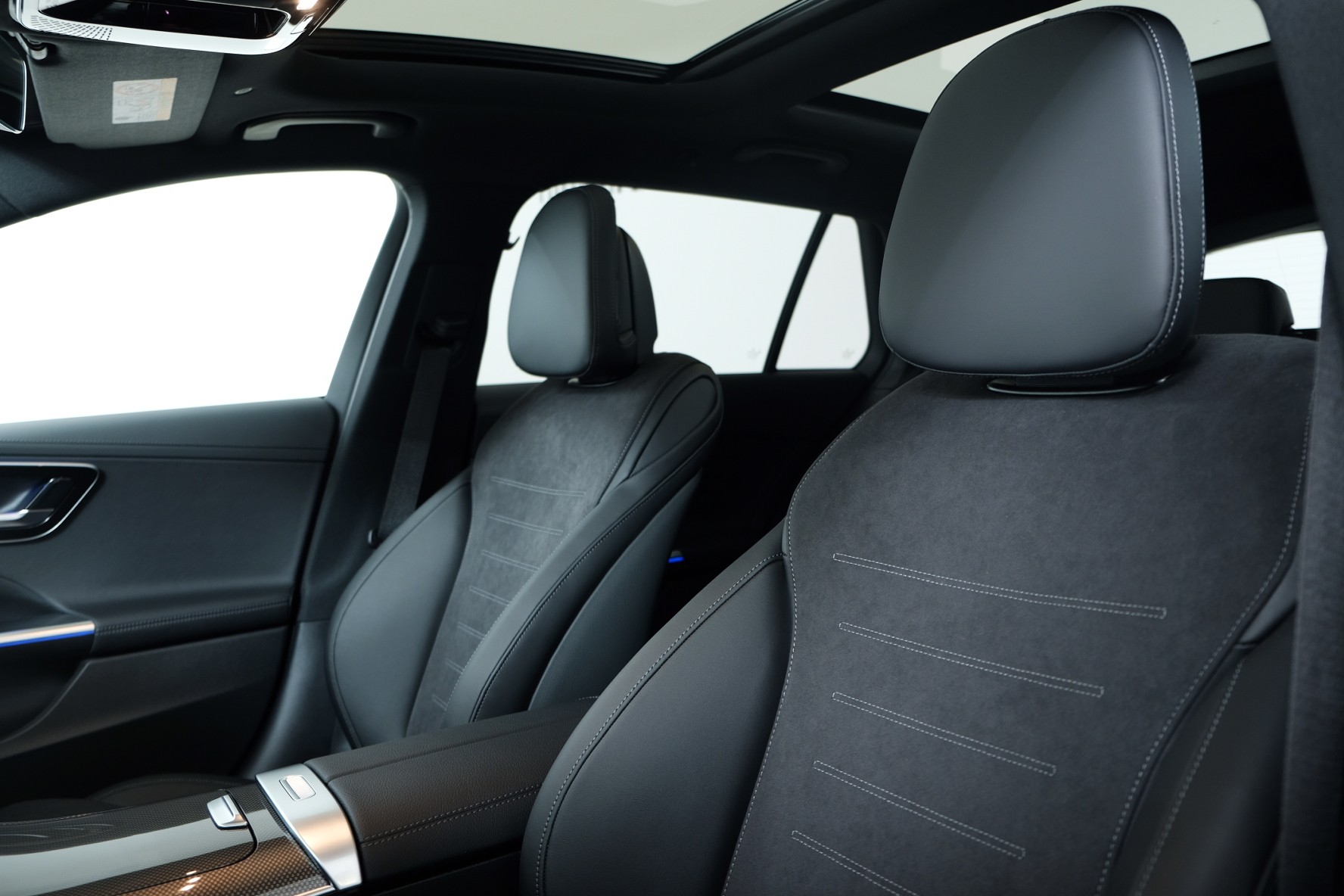 MERCEDES-BENZ C 220 d Swiss Star AMG Line 4matic S206-image-9