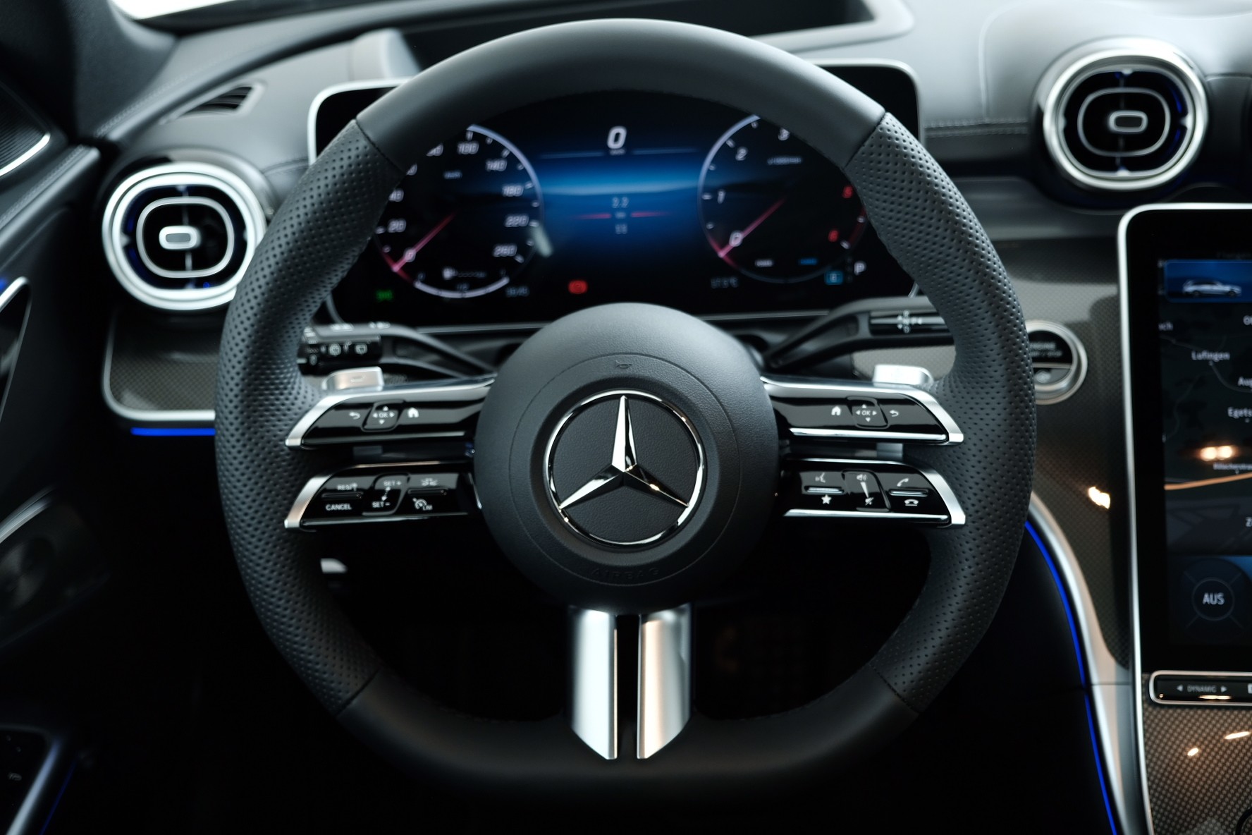 MERCEDES-BENZ C 220 d Swiss Star AMG Line 4matic S206-image-7