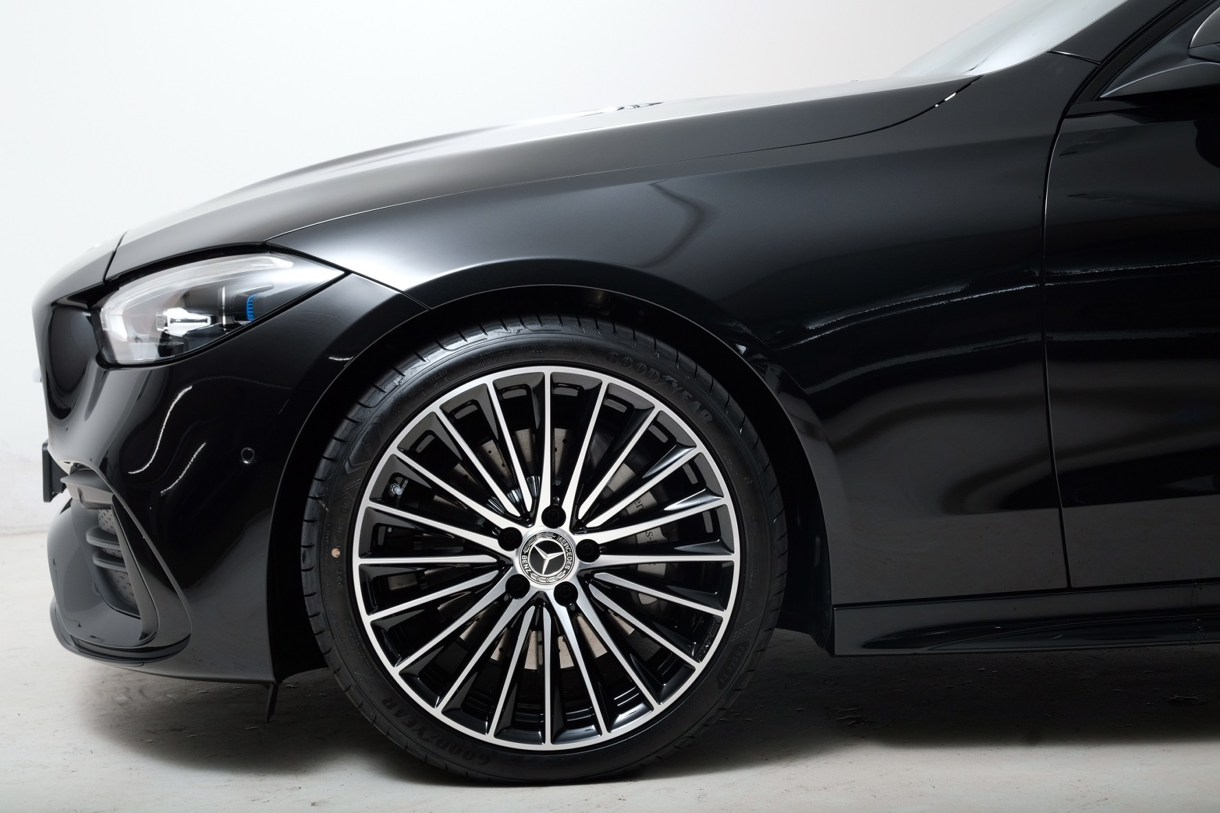 MERCEDES-BENZ C 220 d Swiss Star AMG Line 4matic S206-image-2