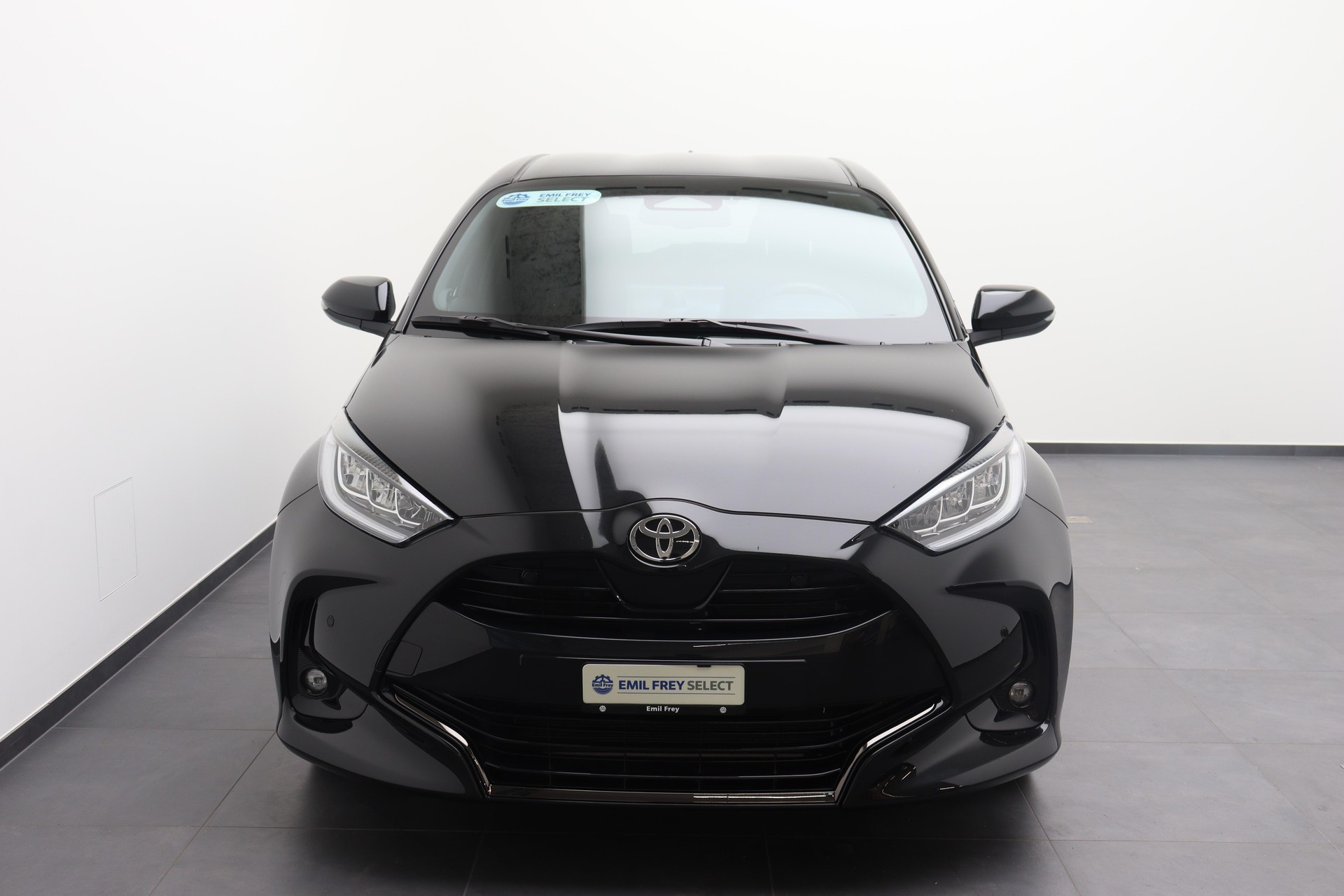 TOYOTA Yaris 1.5 VVT-i HSD Premium-showroom-element-1