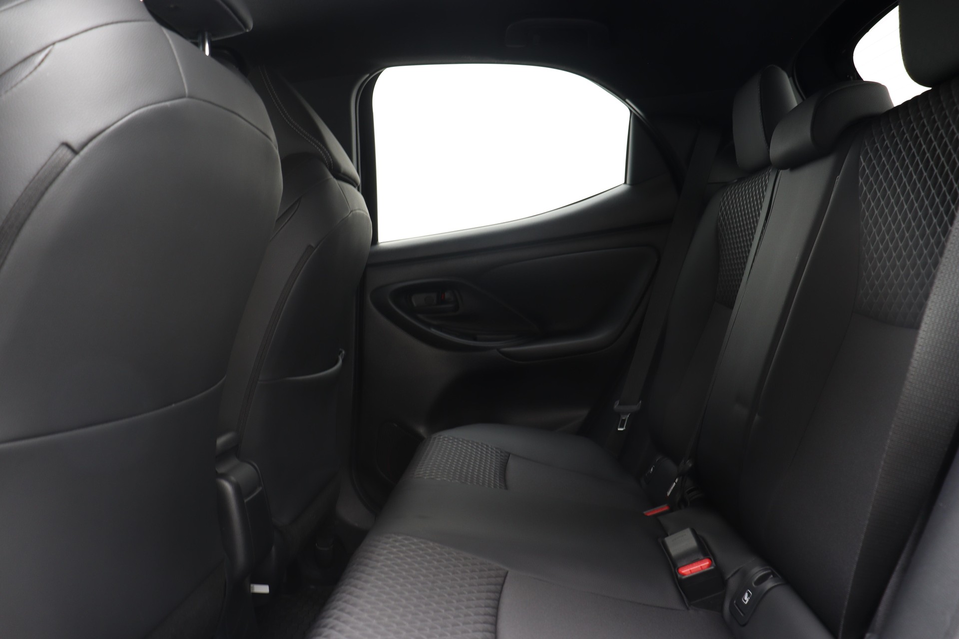 TOYOTA Yaris 1.5 VVT-i HSD Premium-image-10