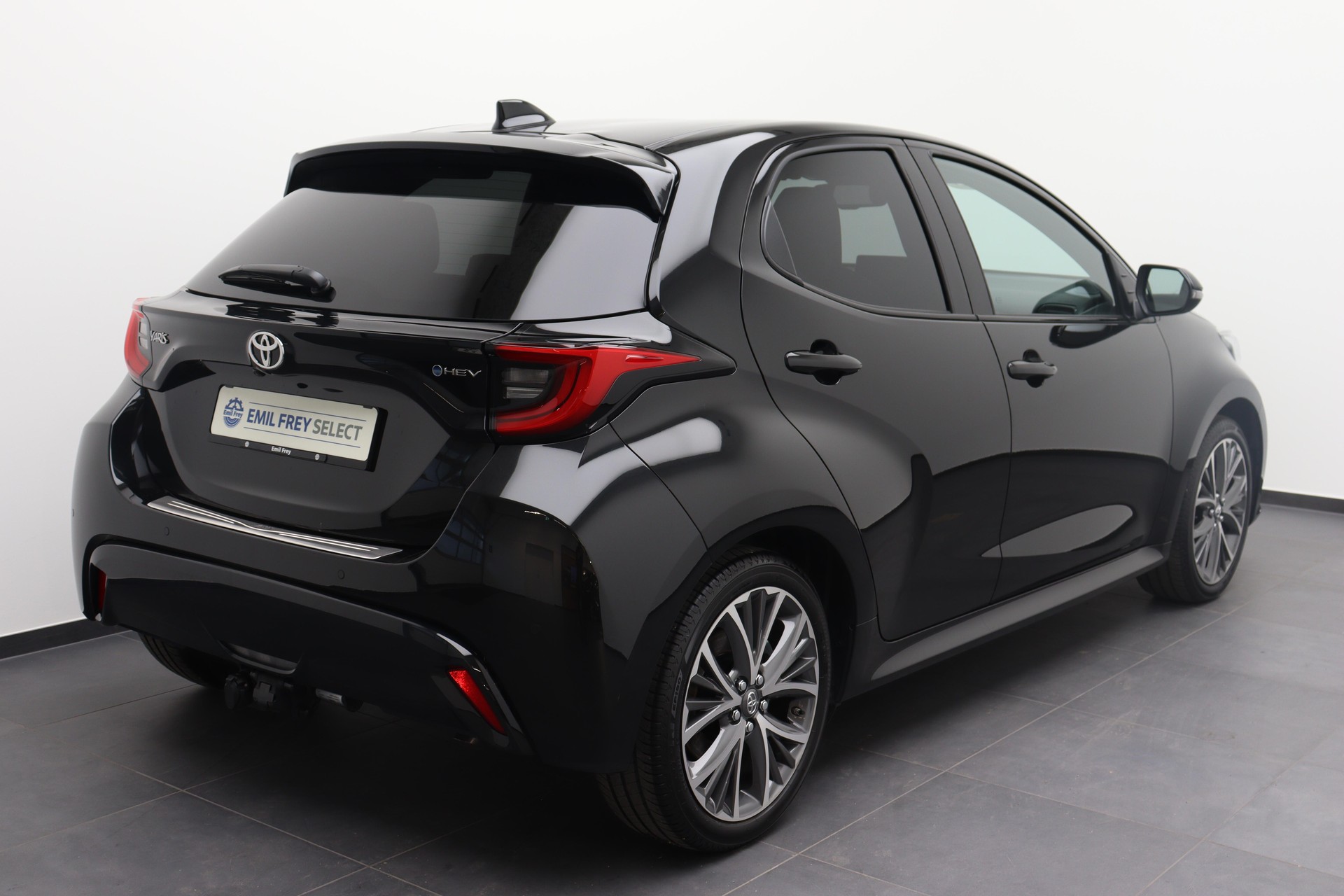 TOYOTA Yaris 1.5 VVT-i HSD Premium-showroom-element-3